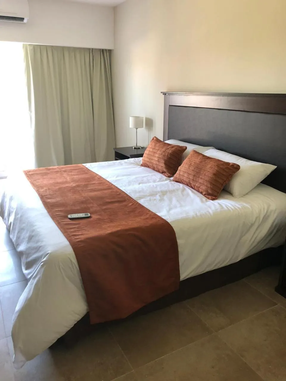 Bed in Howard Johnson Chascomus