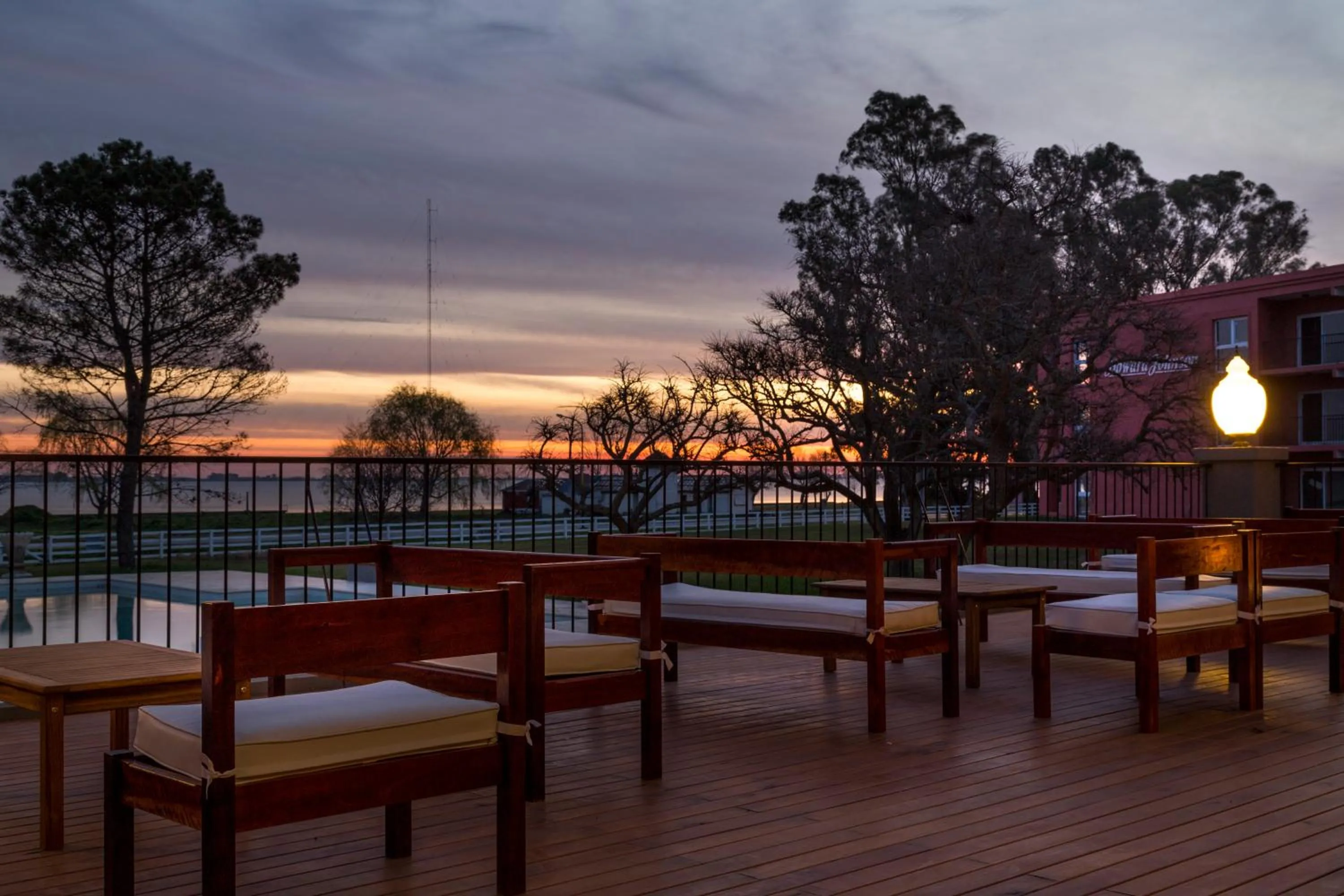 Swimming pool in Howard Johnson Chascomus