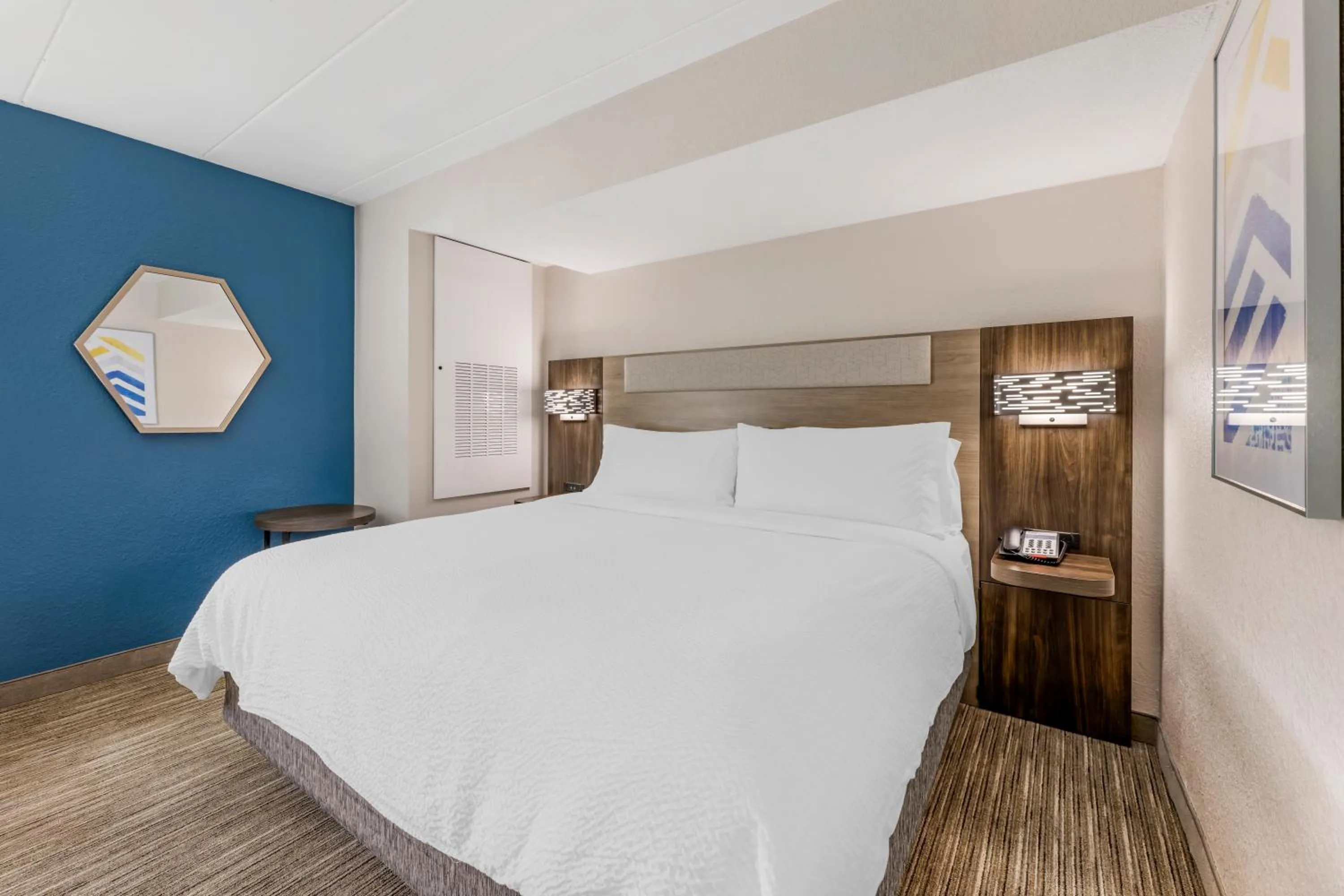 Bedroom, Bed in Holiday Inn Express Chicago-Downers Grove by IHG