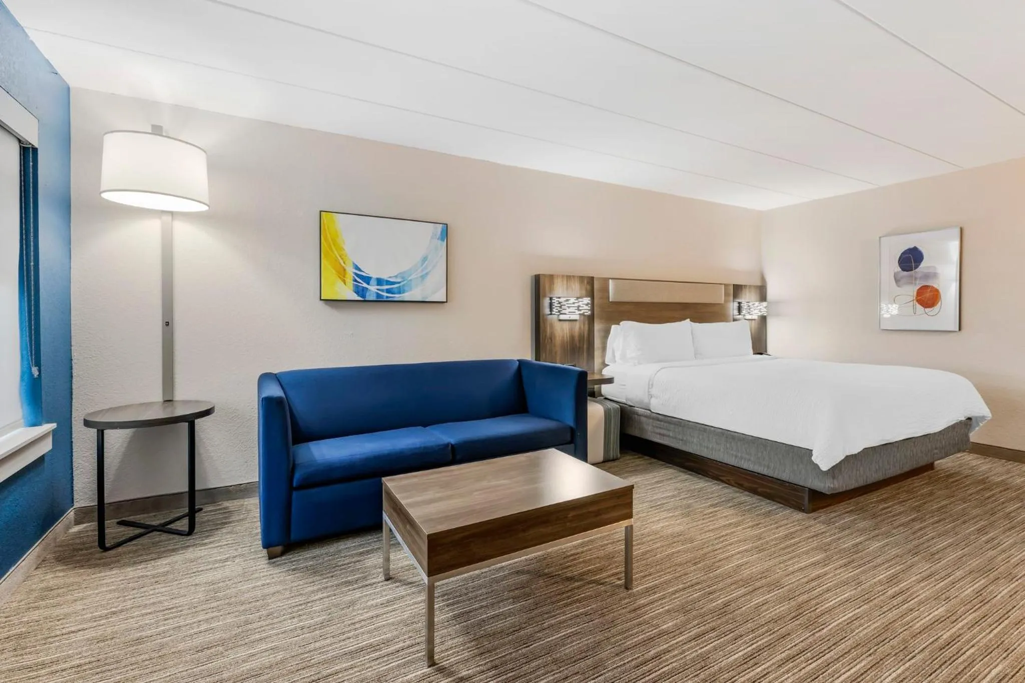 Photo of the whole room, Bed in Holiday Inn Express Chicago-Downers Grove by IHG