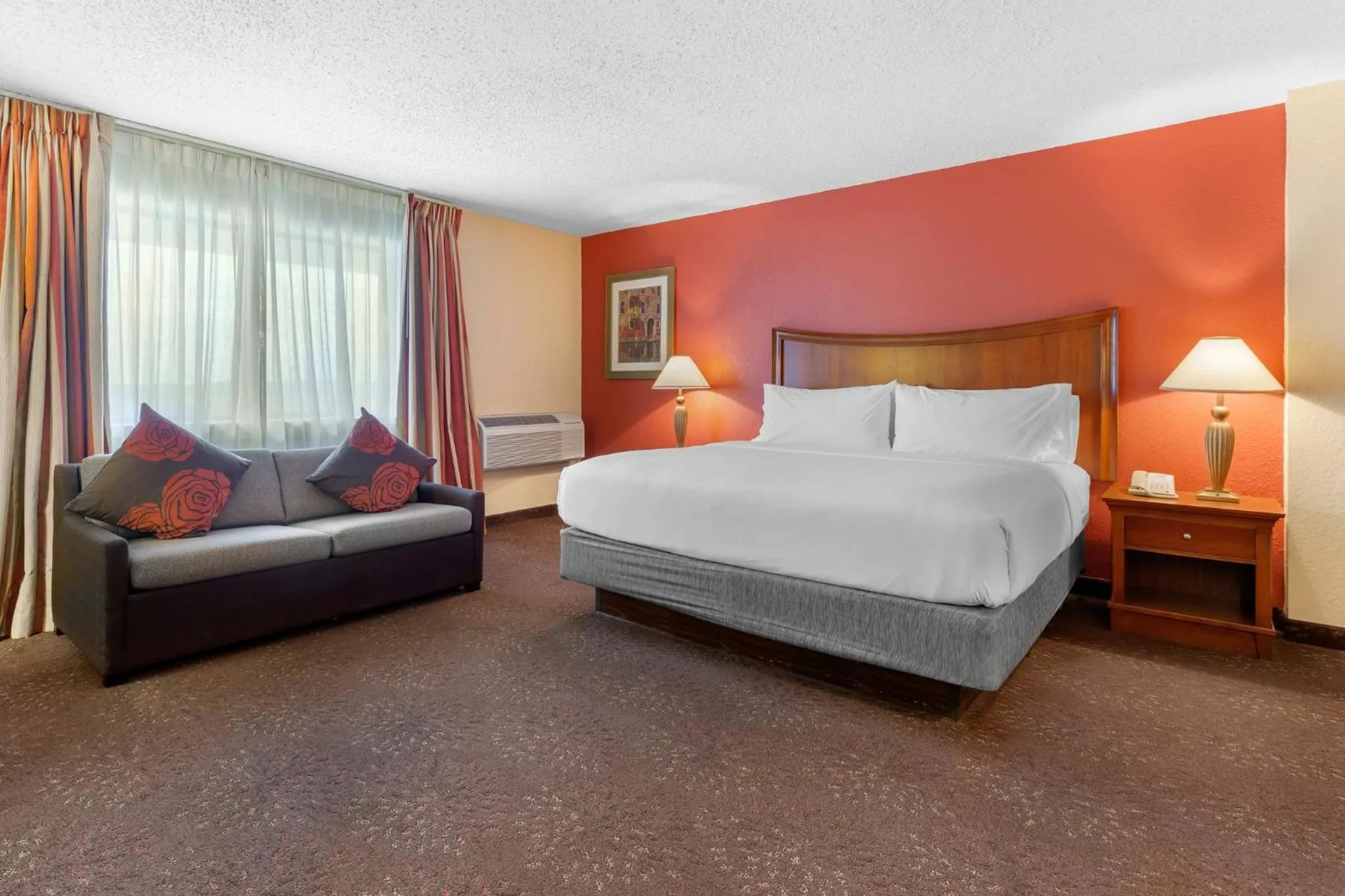 Photo of the whole room, Bed in Holiday Inn Express Chicago-Downers Grove by IHG