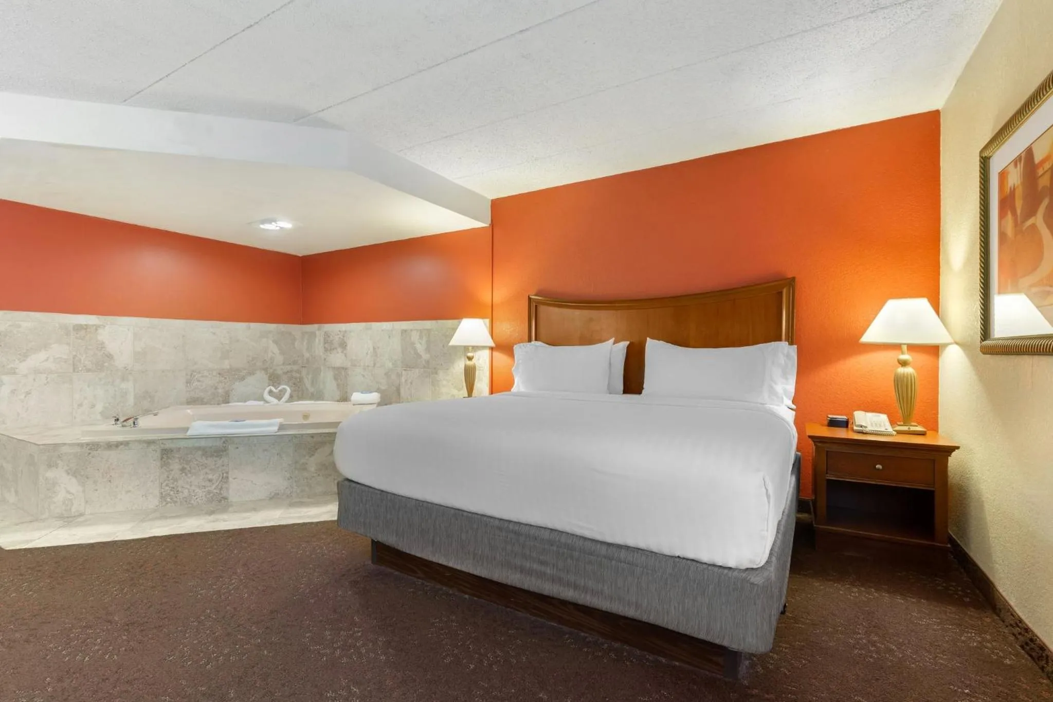 Photo of the whole room, Bed in Holiday Inn Express Chicago-Downers Grove by IHG
