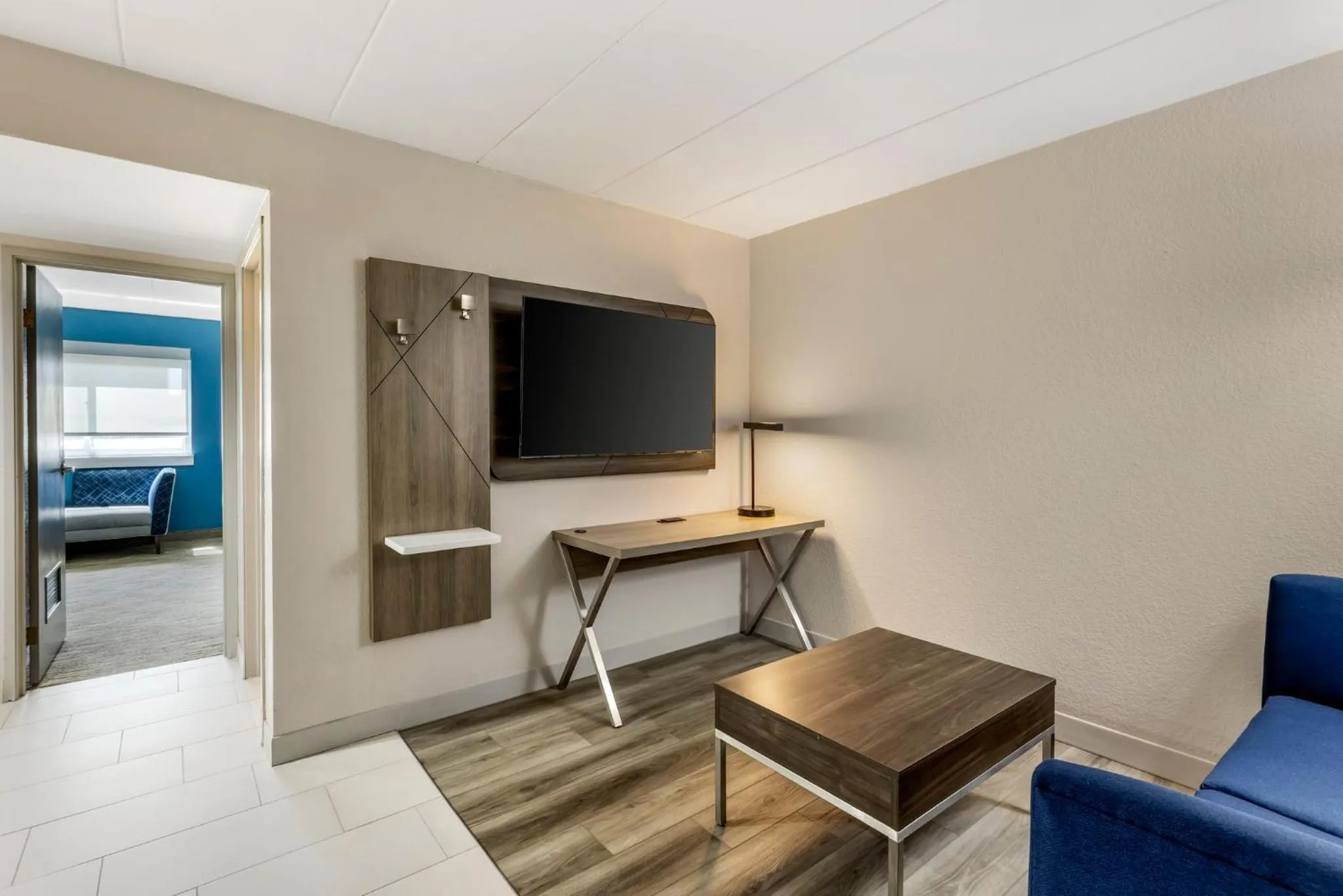 Photo of the whole room in Holiday Inn Express Chicago-Downers Grove by IHG