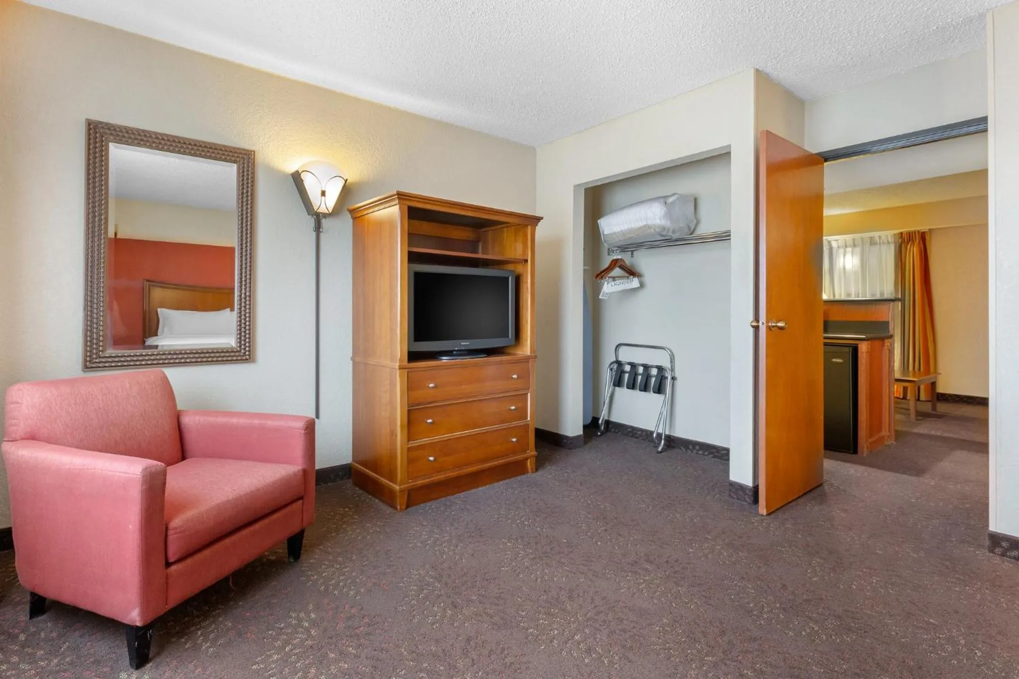 Photo of the whole room in Holiday Inn Express Chicago-Downers Grove by IHG