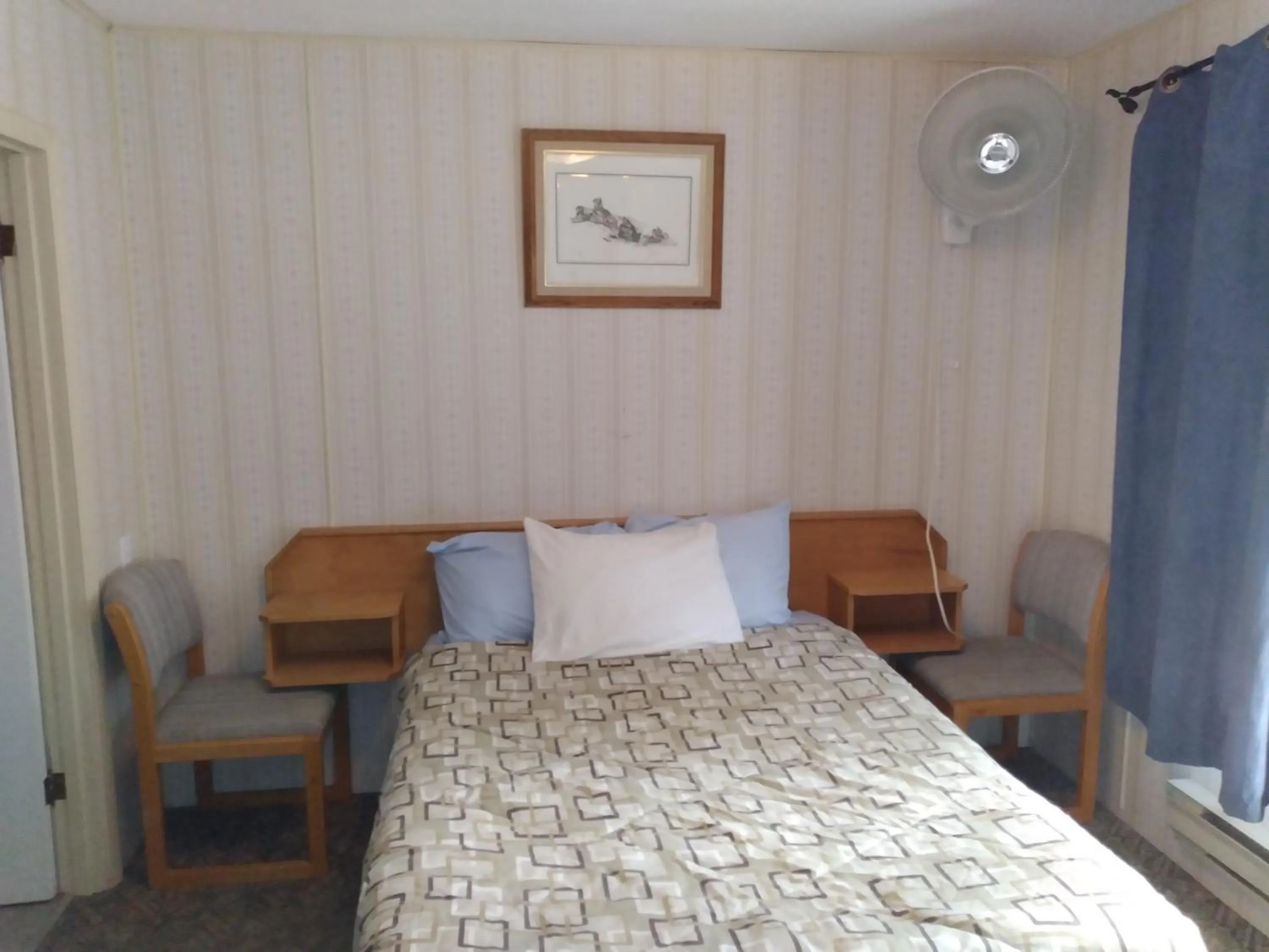 Bedroom, Bed in AppleTree Inn