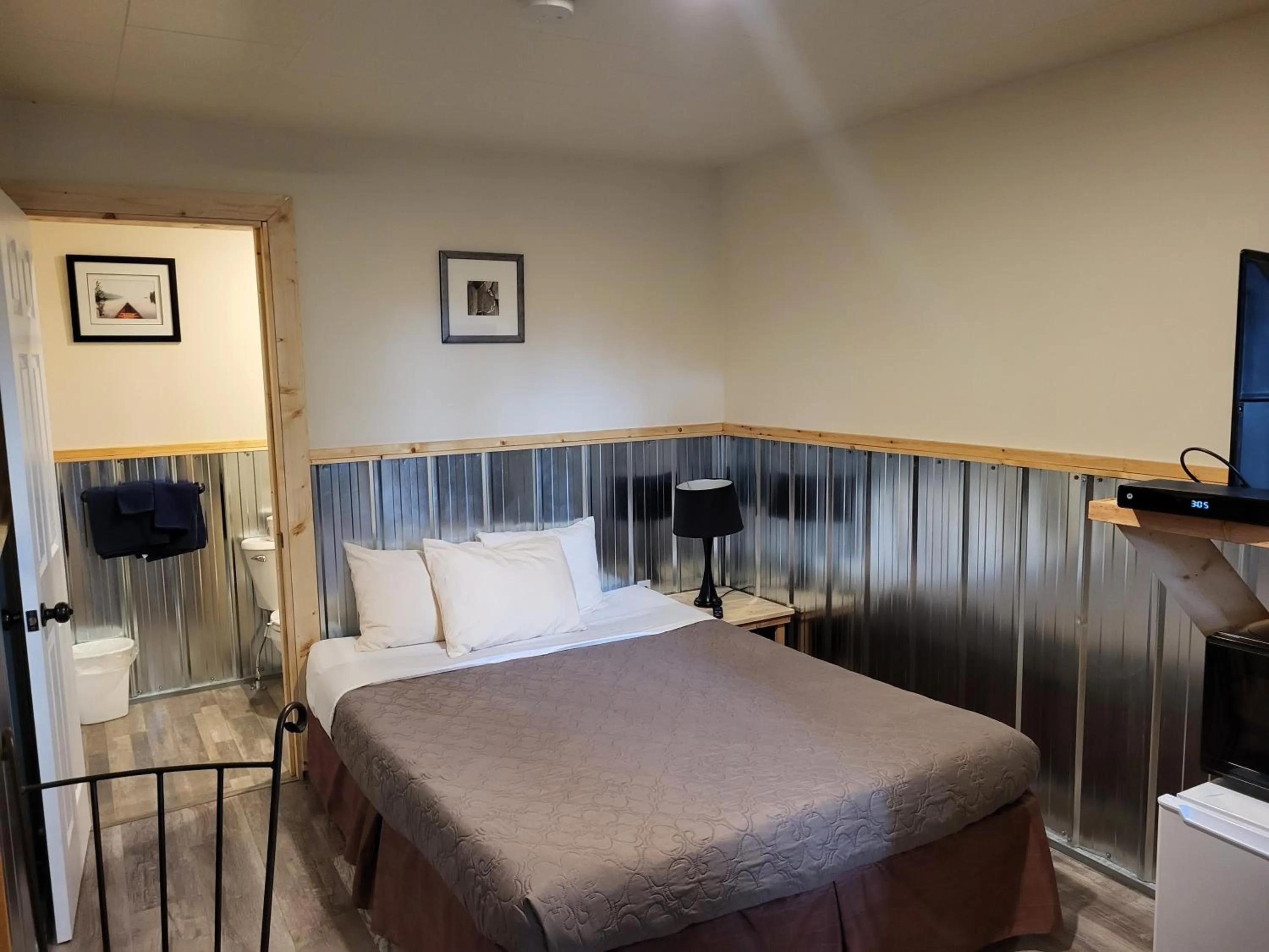 Bed in AppleTree Inn