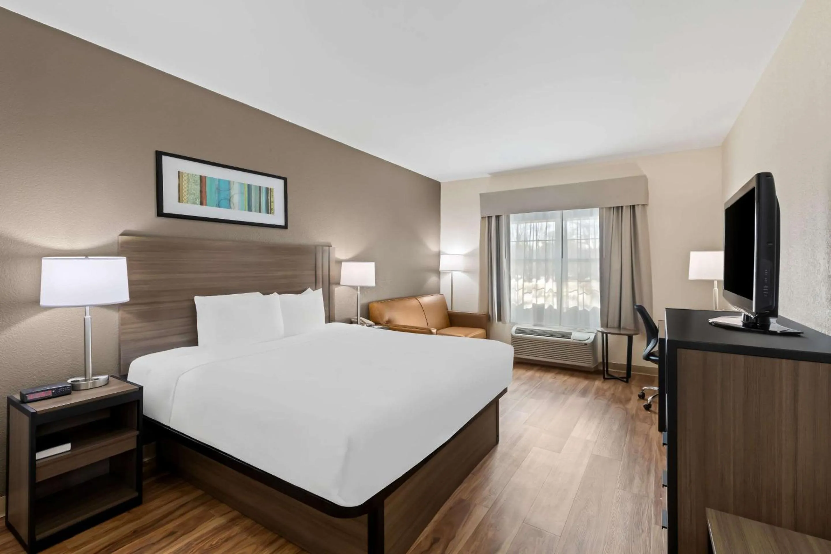 Bedroom, Bed in Quality Inn Fayetteville Near Historic Downtown Square