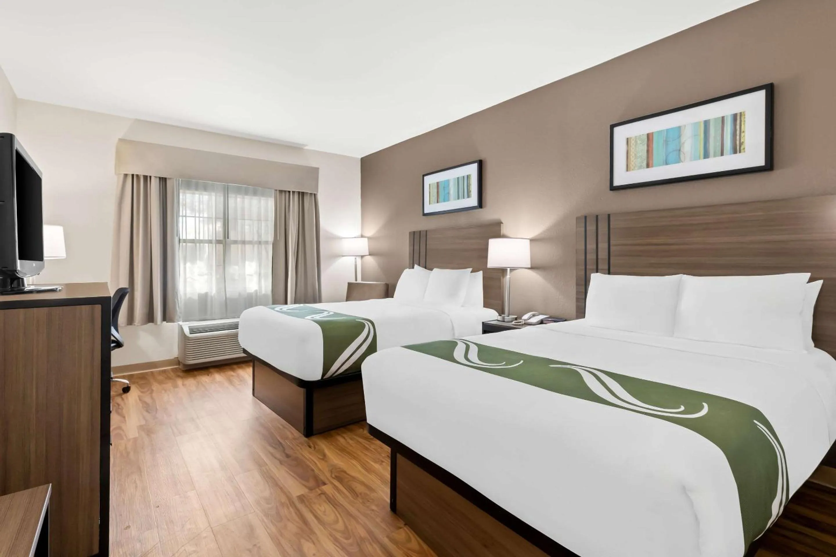 Bedroom, Bed in Quality Inn Fayetteville Near Historic Downtown Square