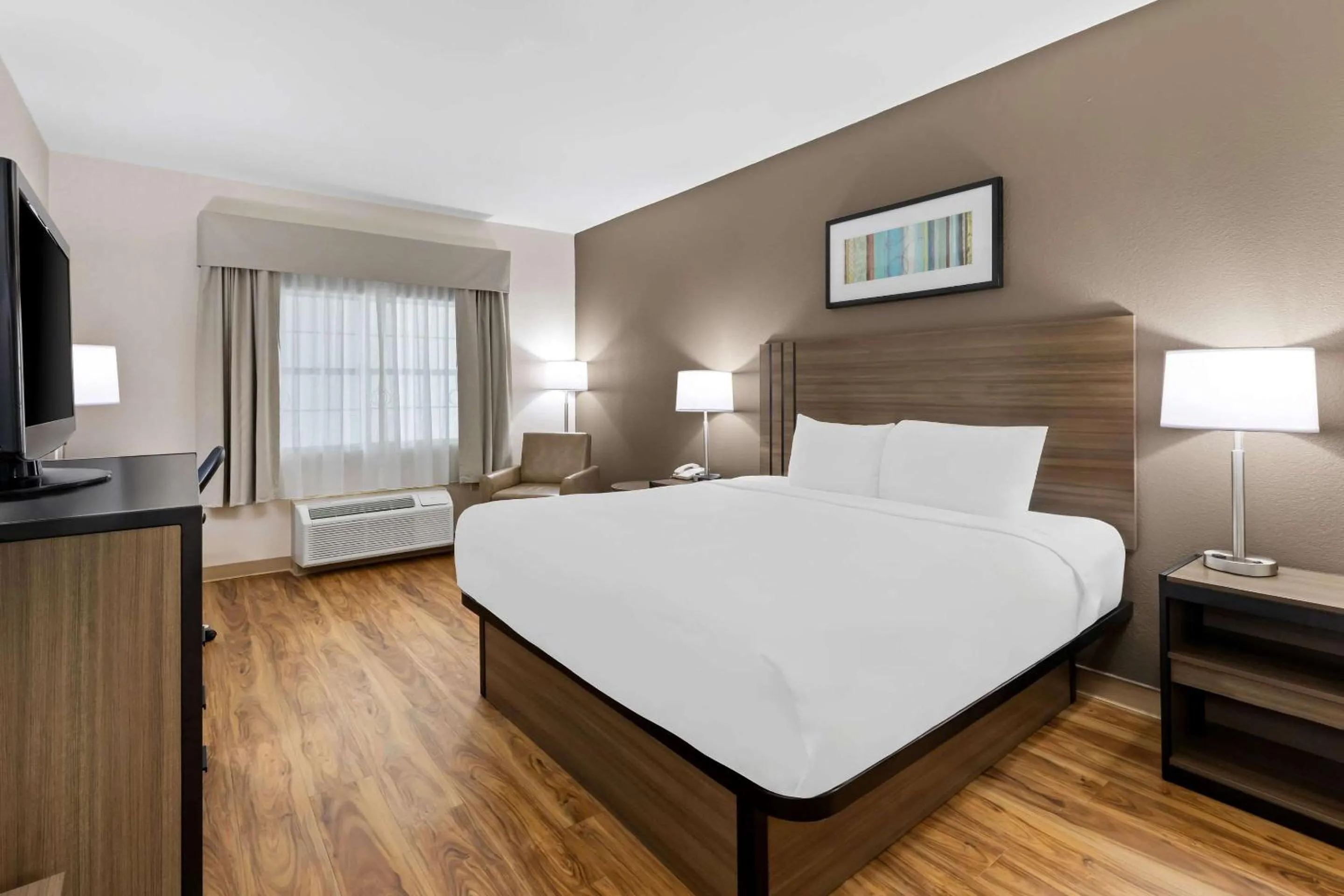 Bedroom, Bed in Quality Inn Fayetteville Near Historic Downtown Square