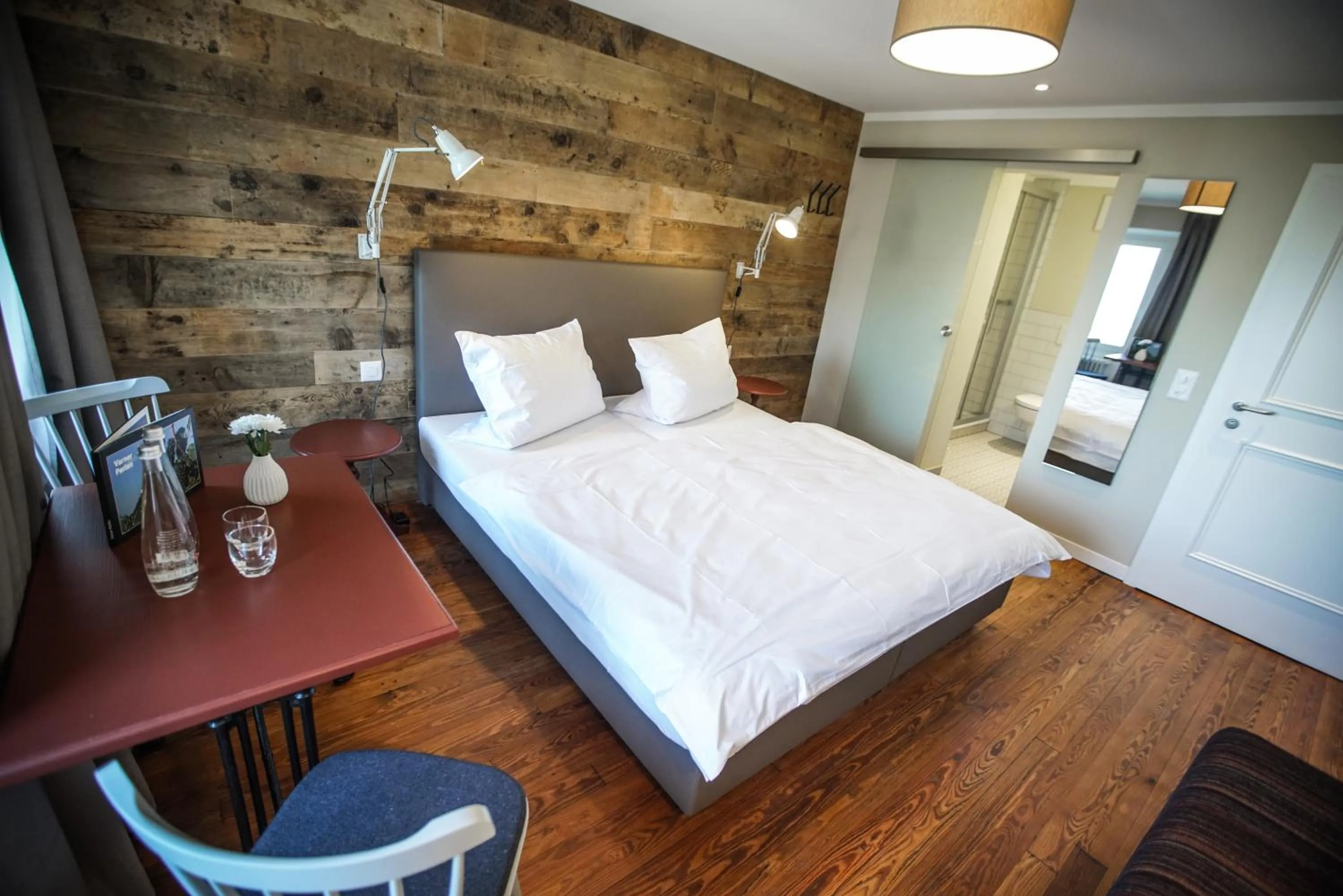 Shower, Bed in B&B Zum Schleif