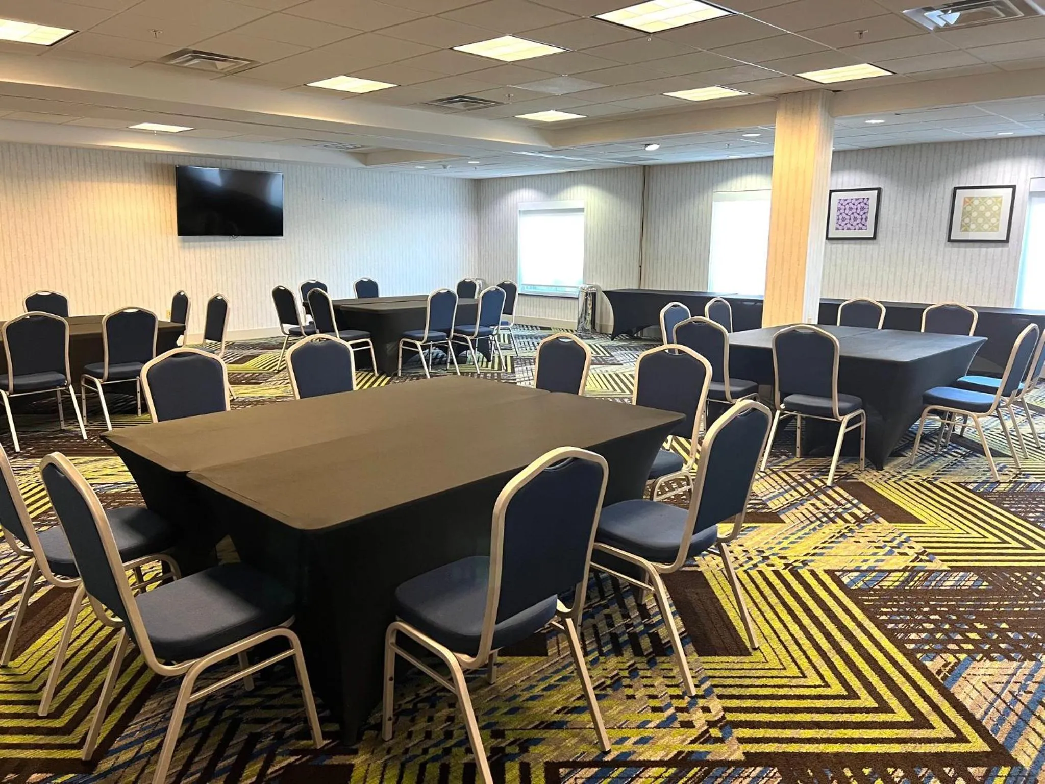 Meeting/conference room in Holiday Inn Express Hotel & Suites Waukegan/Gurnee by IHG