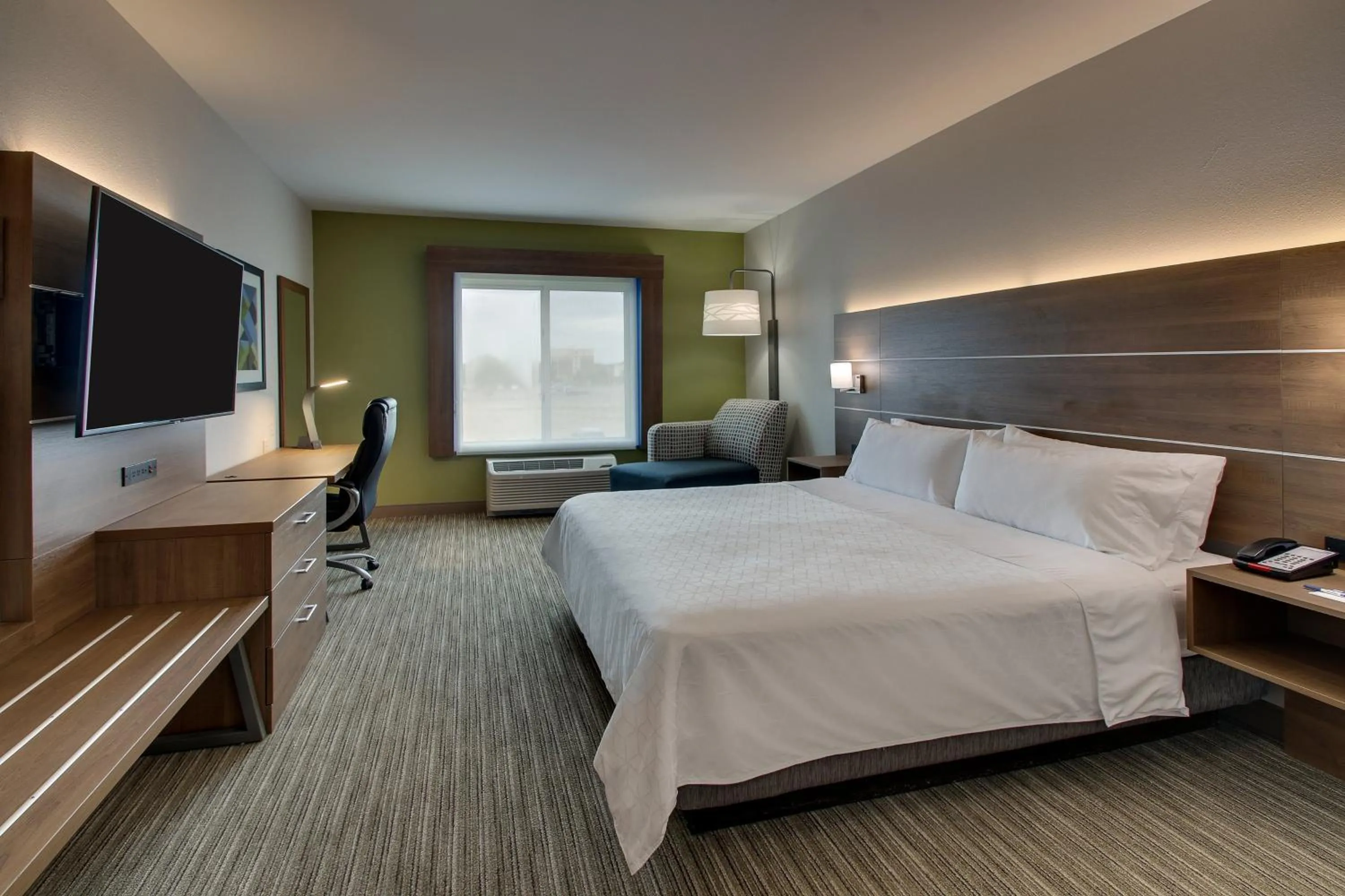 Photo of the whole room, Bed in Holiday Inn Express Hotel & Suites Waukegan/Gurnee by IHG