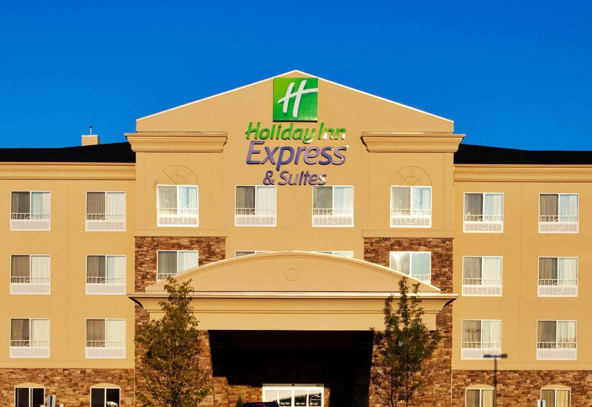 Property building in Holiday Inn Express Hotel & Suites Waukegan/Gurnee by IHG