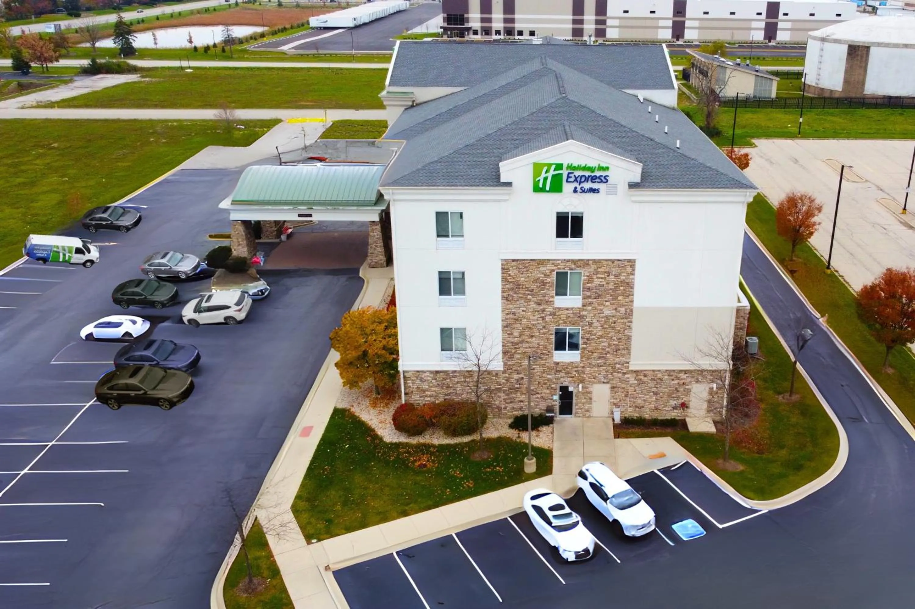 Property building in Holiday Inn Express Hotel & Suites Waukegan/Gurnee by IHG