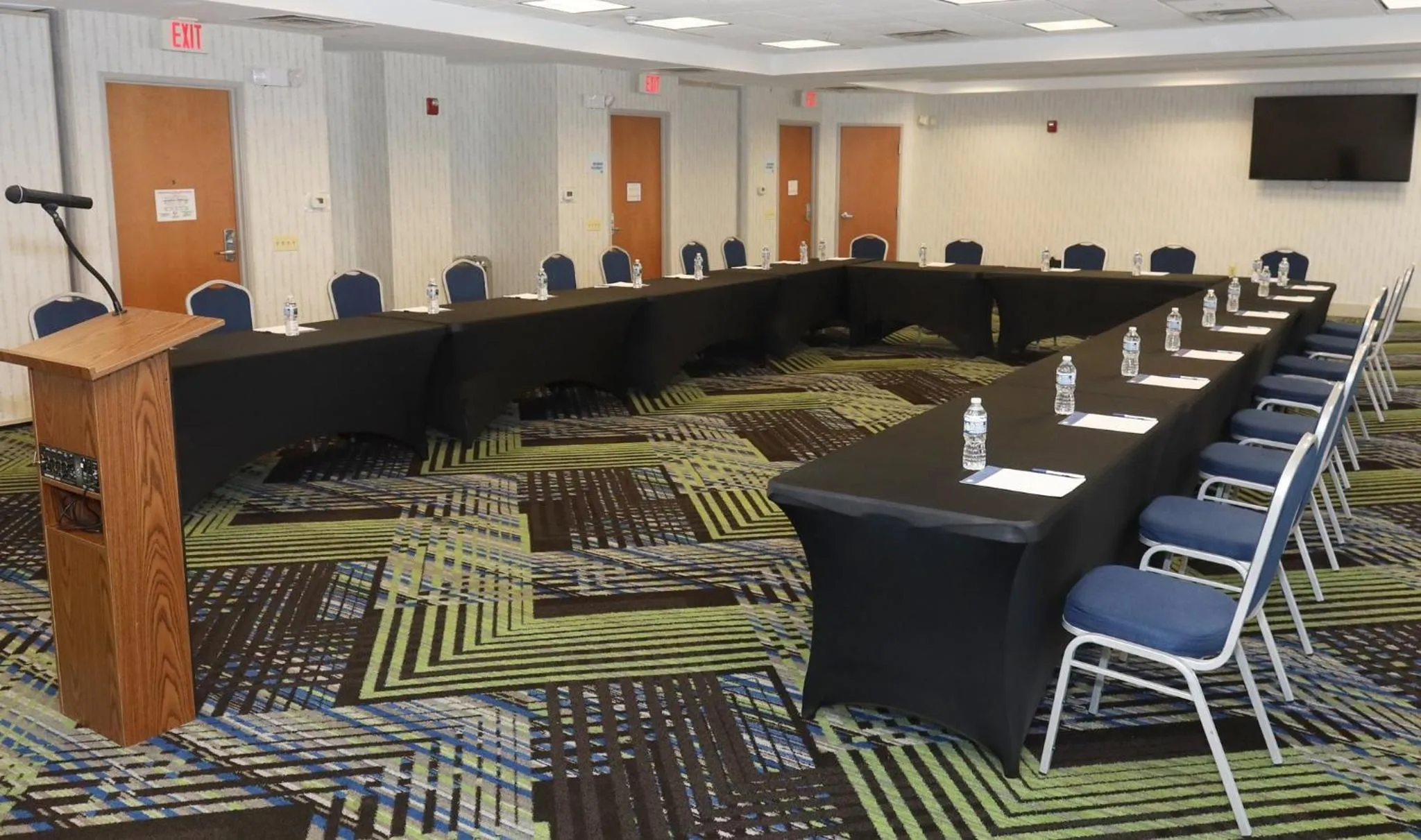 Meeting/conference room in Holiday Inn Express Hotel & Suites Waukegan/Gurnee by IHG
