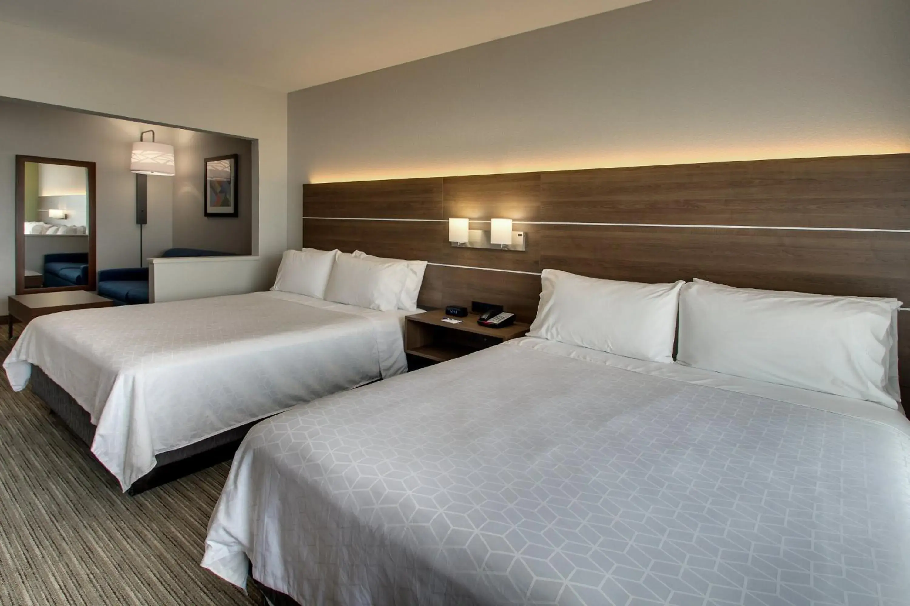 Queen Suite with Two Queen Beds in Holiday Inn Express Hotel & Suites Waukegan/Gurnee by IHG Queen Suite with Two Queen Beds in Holiday Inn Express Hotel & Suites Waukegan/Gurnee by IHG