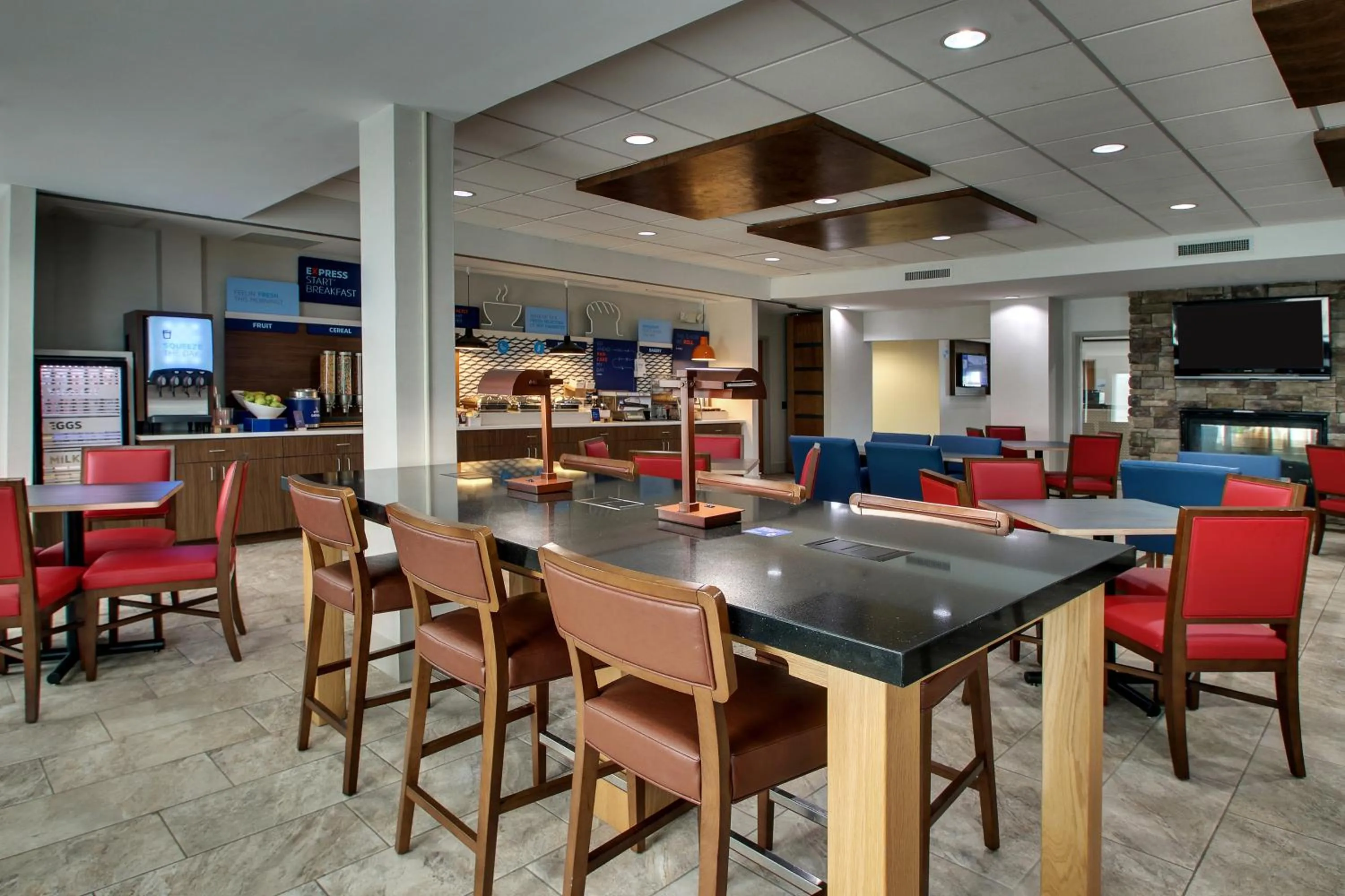 Breakfast in Holiday Inn Express Hotel & Suites Waukegan/Gurnee by IHG
