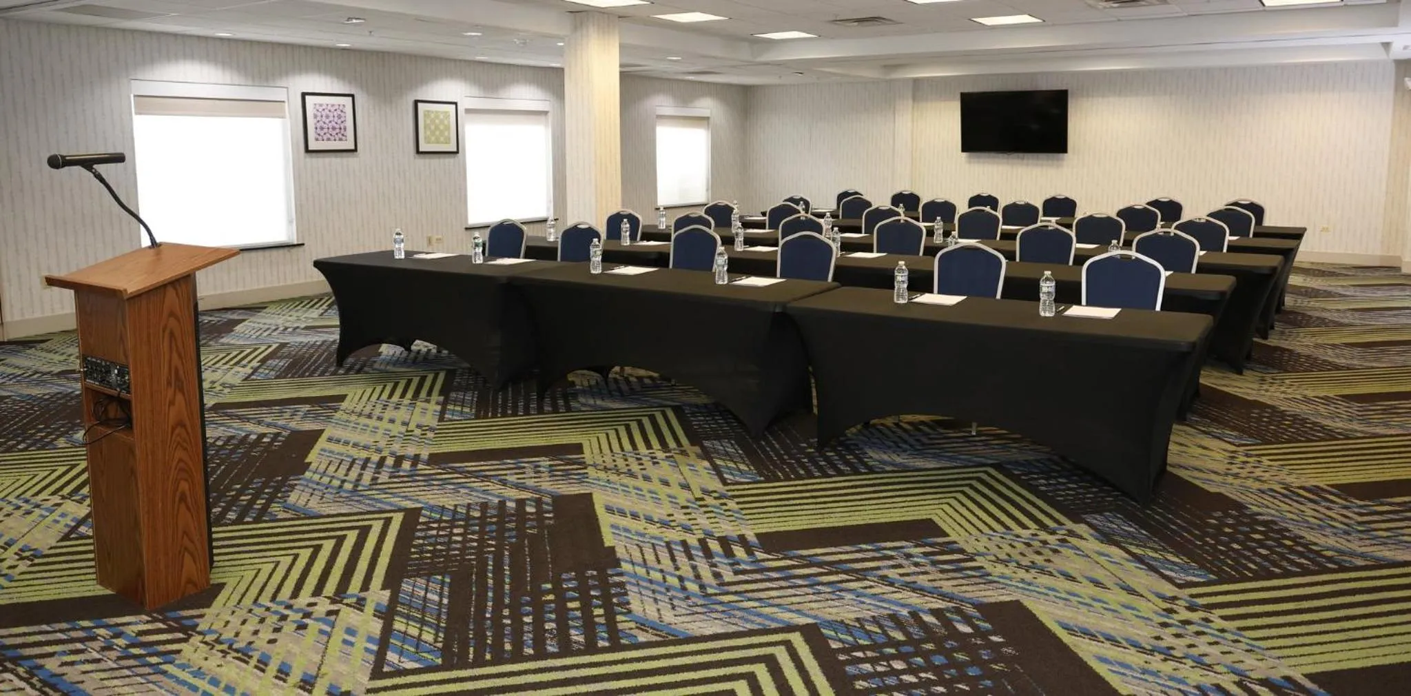 Meeting/conference room in Holiday Inn Express Hotel & Suites Waukegan/Gurnee by IHG