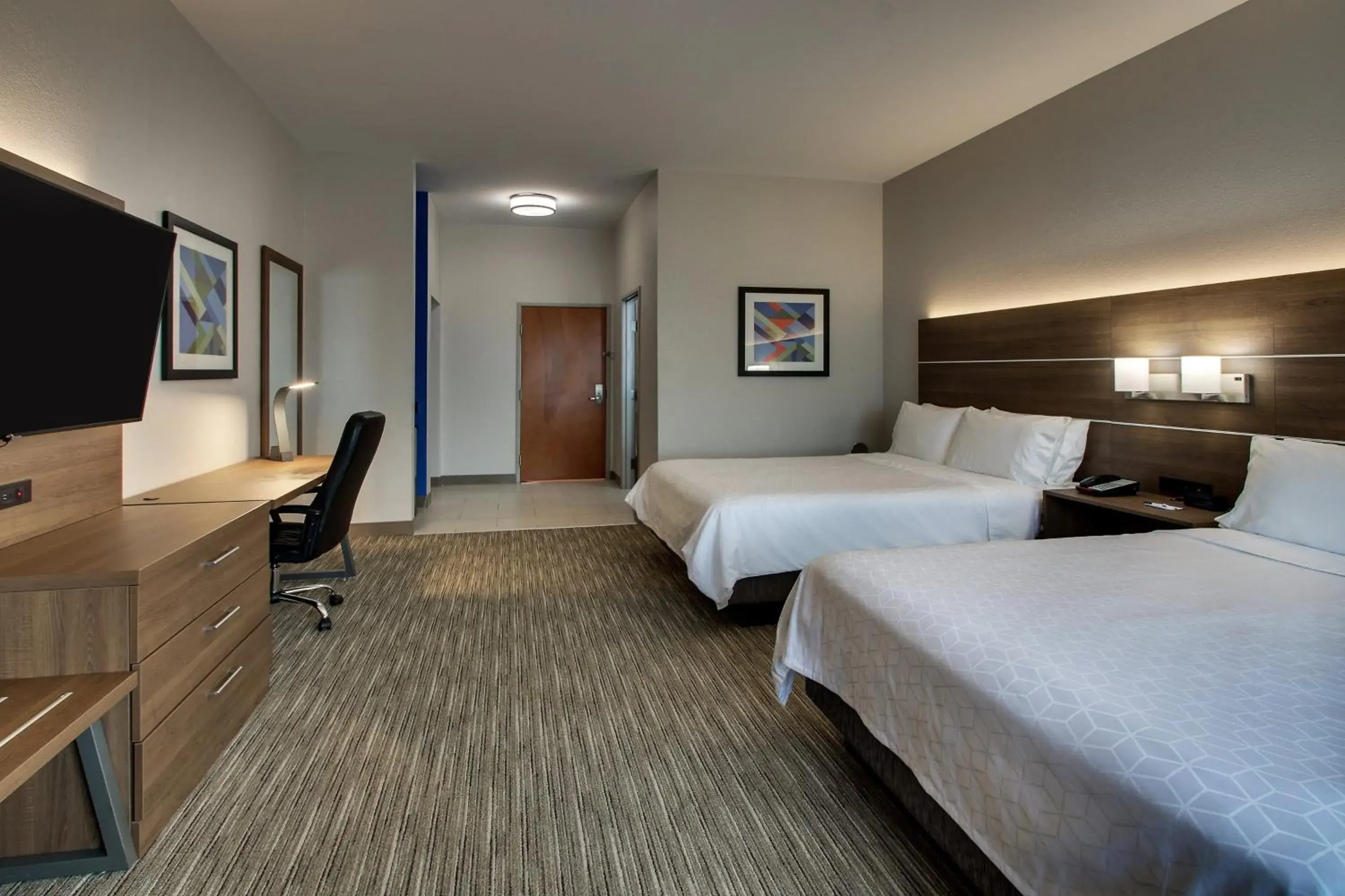 Executive Queen Room with Two Queen Beds in Holiday Inn Express Hotel & Suites Waukegan/Gurnee by IHG Executive Queen Room with Two Queen Beds in Holiday Inn Express Hotel & Suites Waukegan/Gurnee by IHG