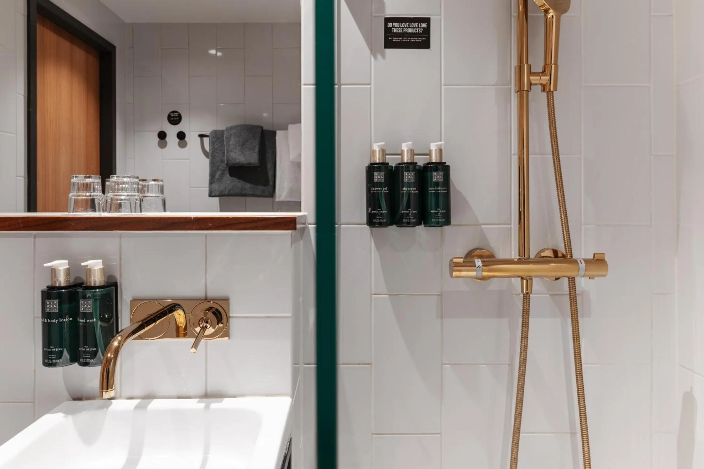 Shower in Clarion Hotel Amaranten