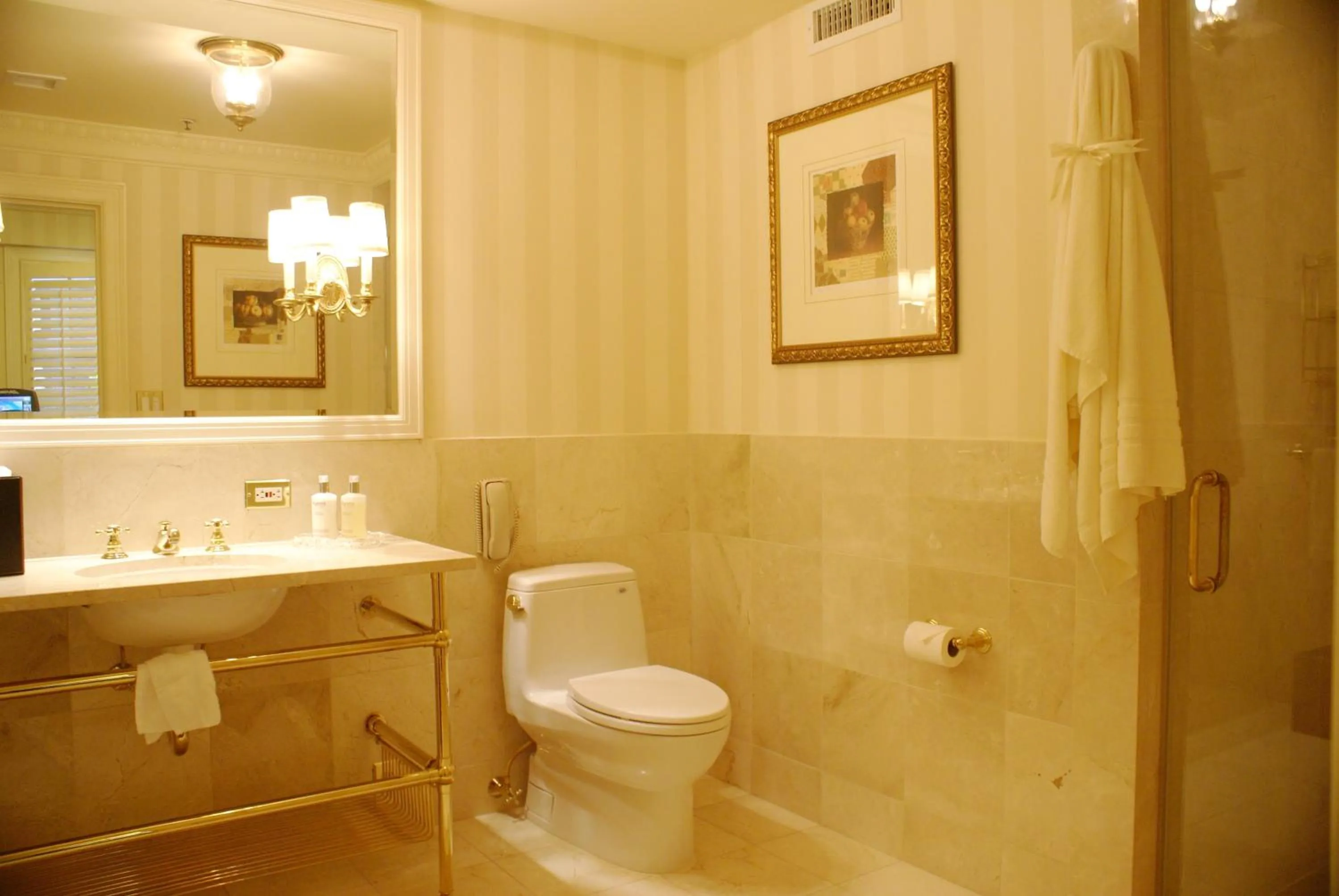 Bathroom in The Hay - Adams