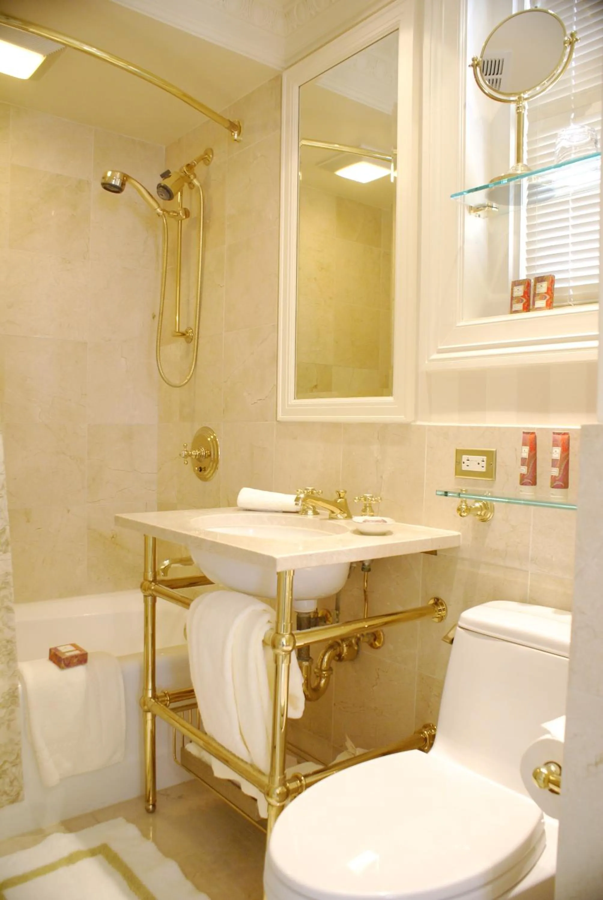 Bathroom in The Hay - Adams