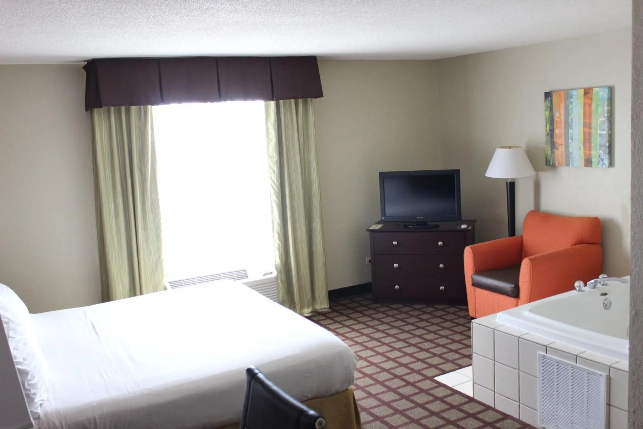 Bedroom, Bed in Holiday Inn Express Hotel & Suites Chicago-Algonquin by IHG