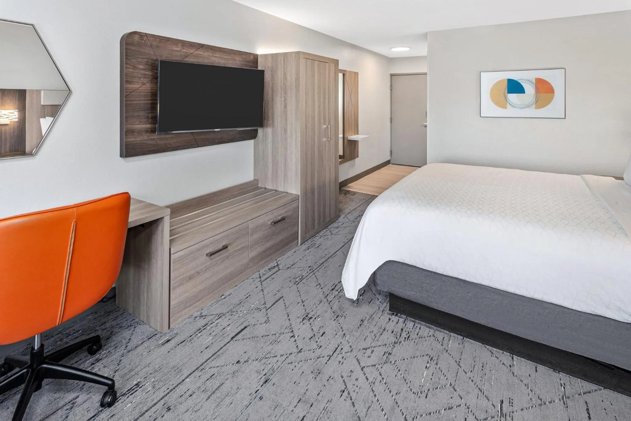 Photo of the whole room, Bed in Holiday Inn Express Hotel & Suites Chicago-Algonquin by IHG