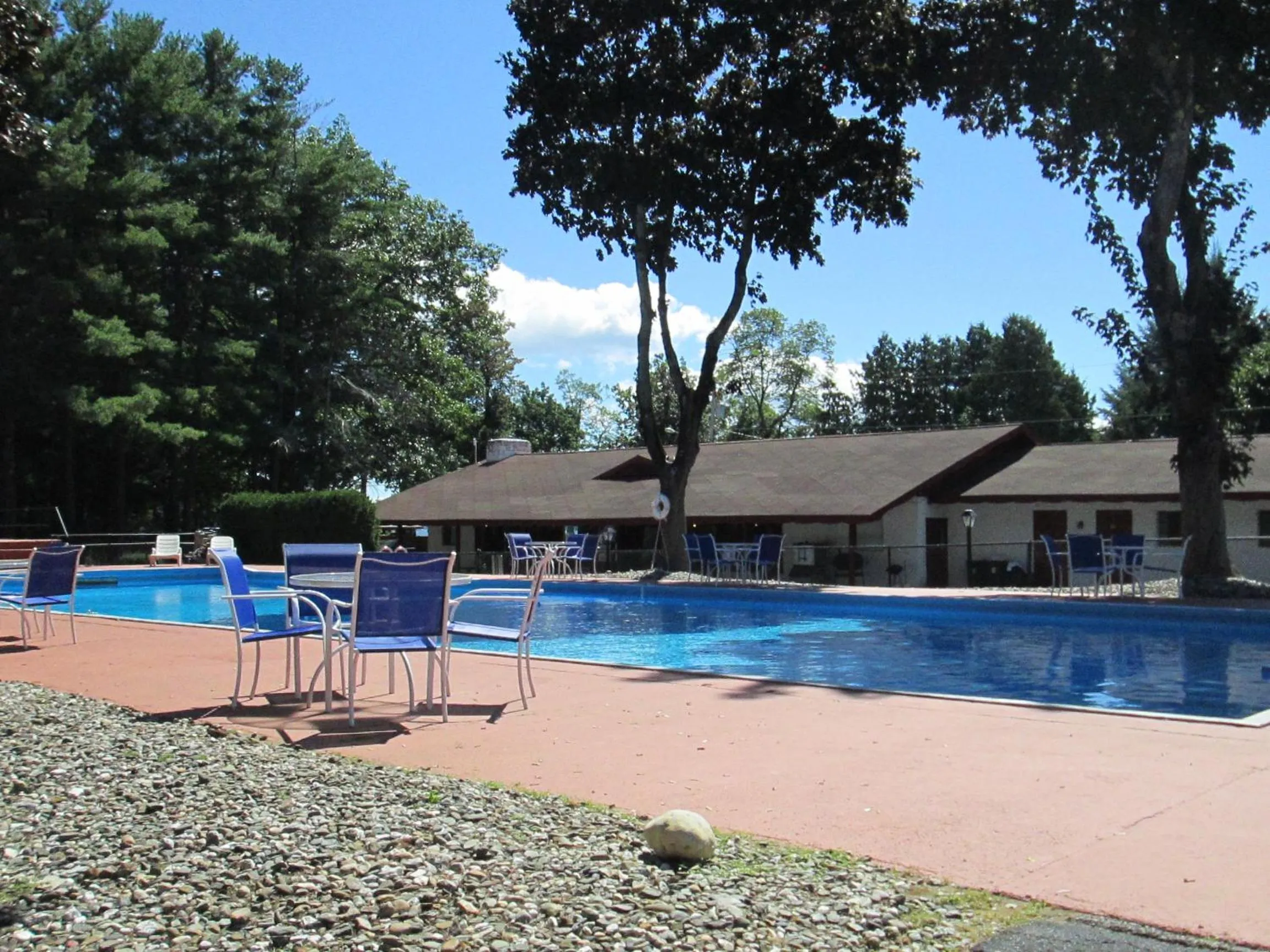 Swimming pool in Olympian Resort Motel