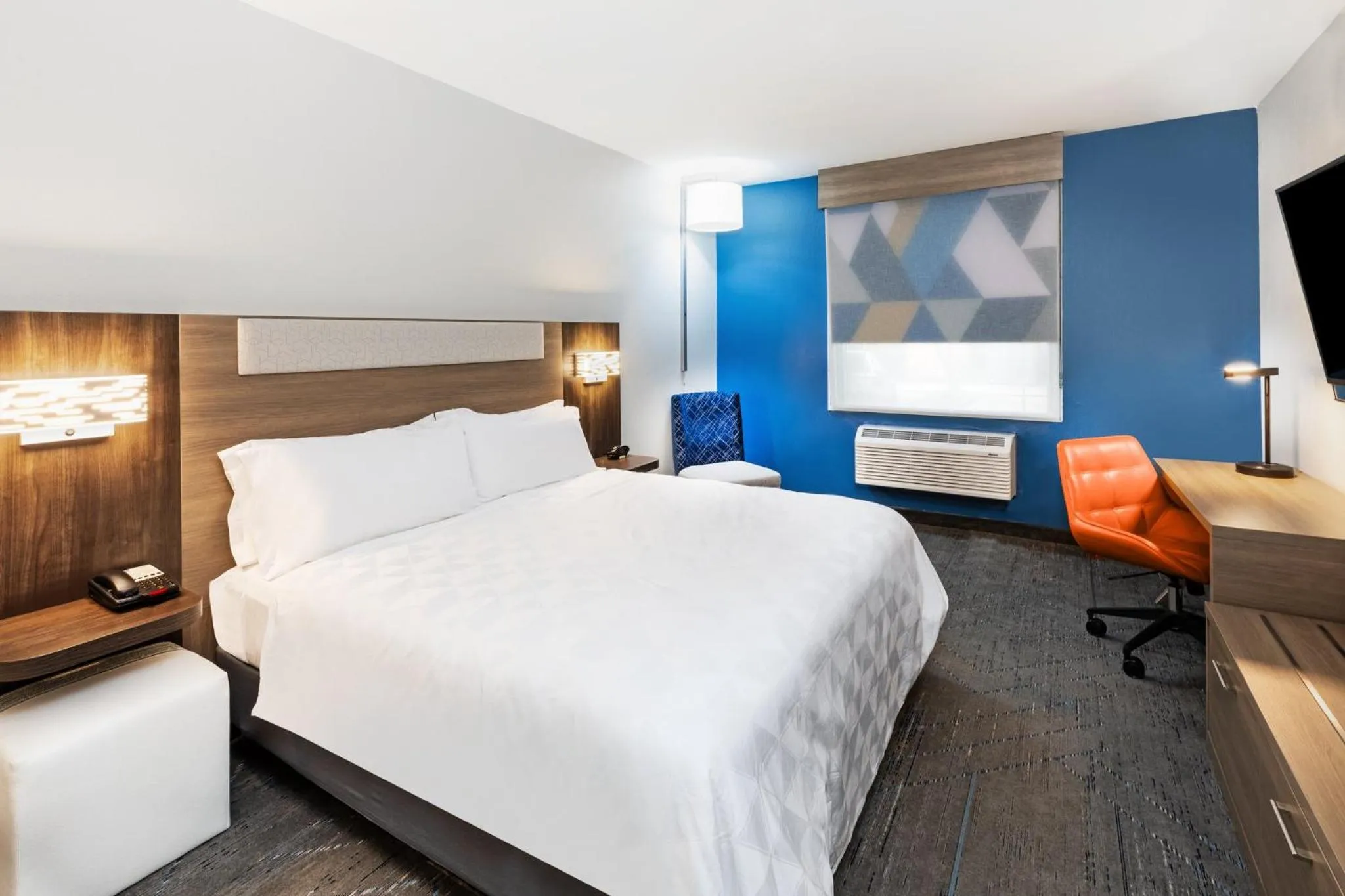 Photo of the whole room, Bed in Holiday Inn Express Harvey-Marrero by IHG