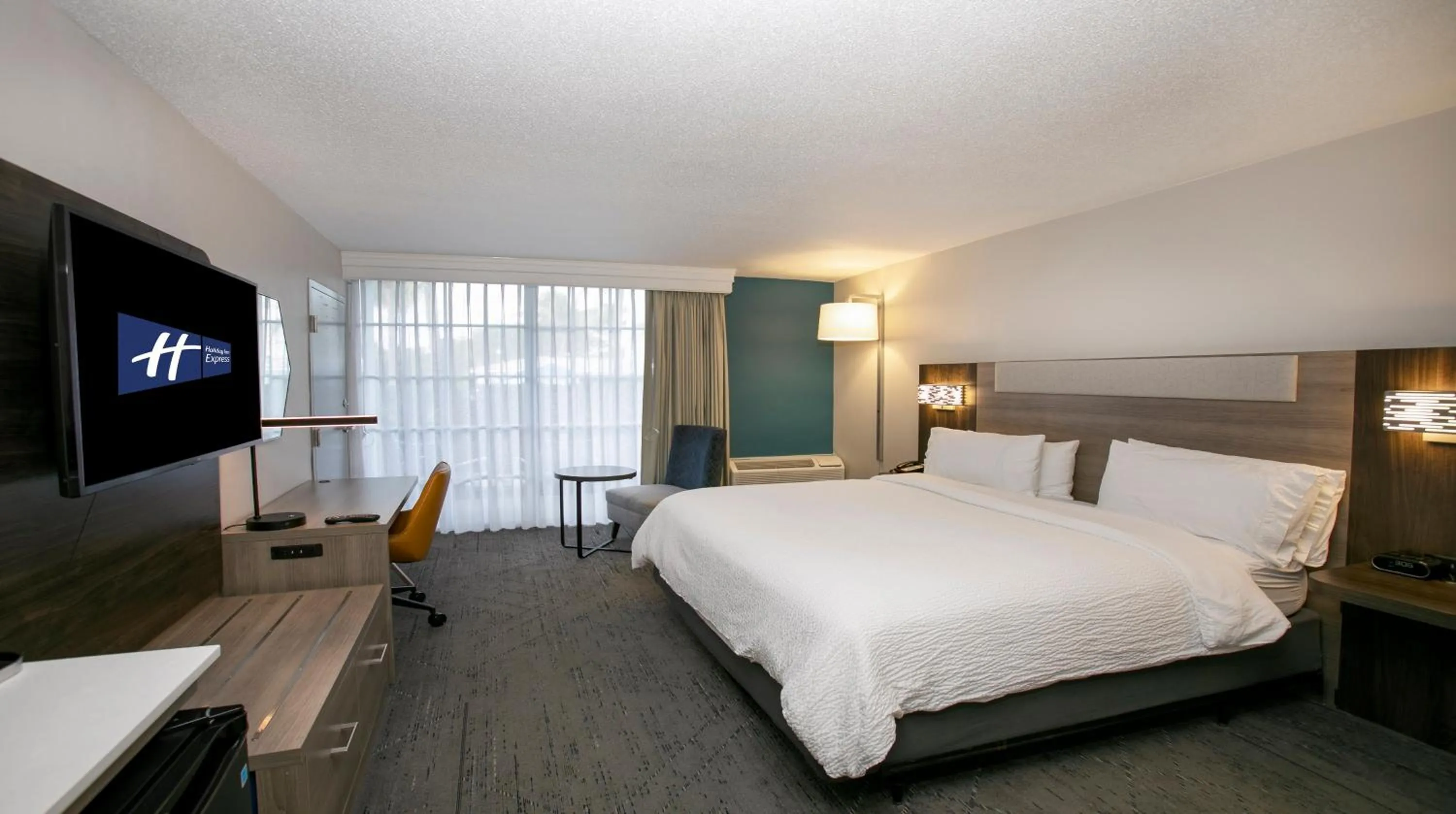 Photo of the whole room, Bed in Holiday Inn Express- North Palm Beach and IHG Hotel