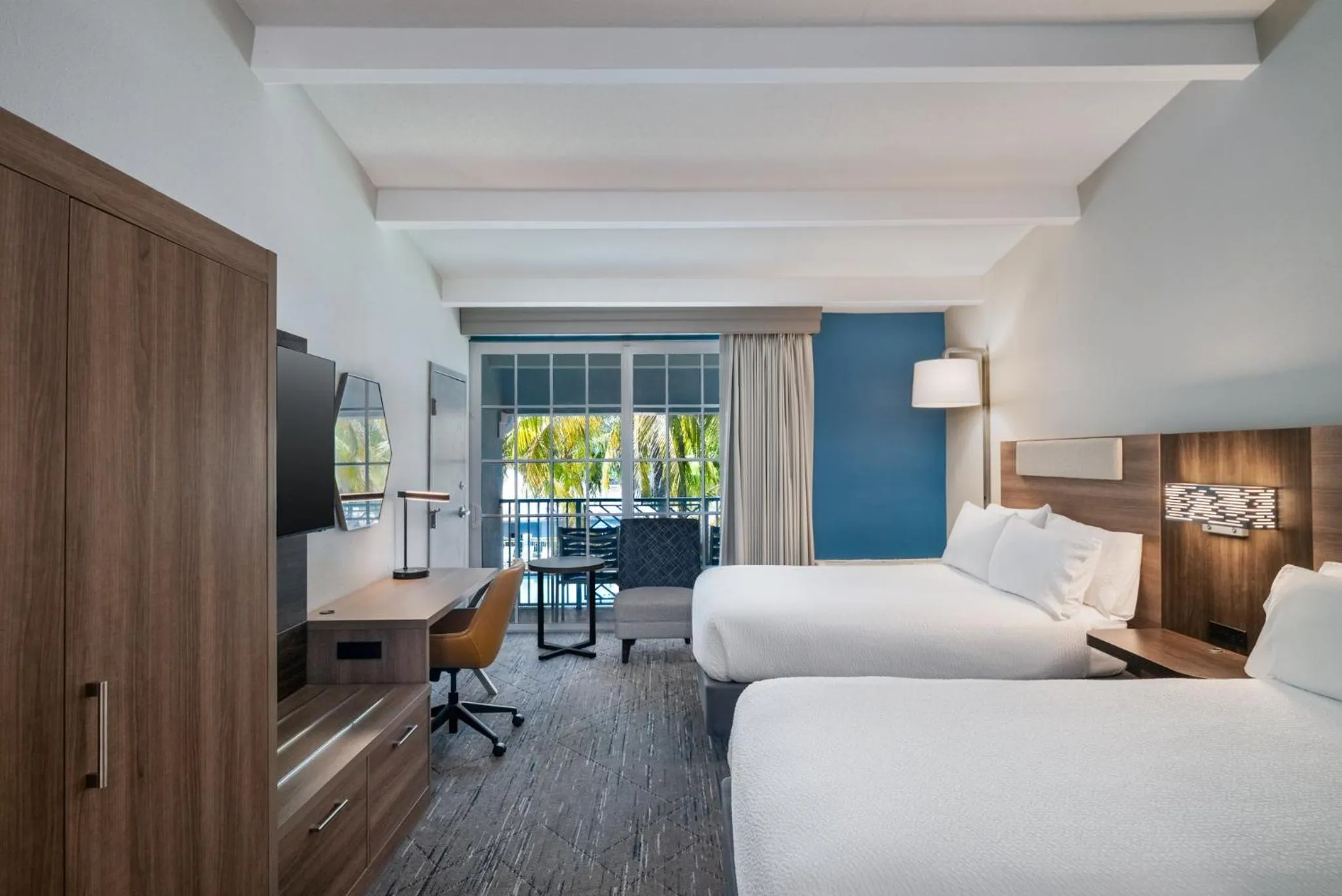 Photo of the whole room, Bed in Holiday Inn Express- North Palm Beach and IHG Hotel