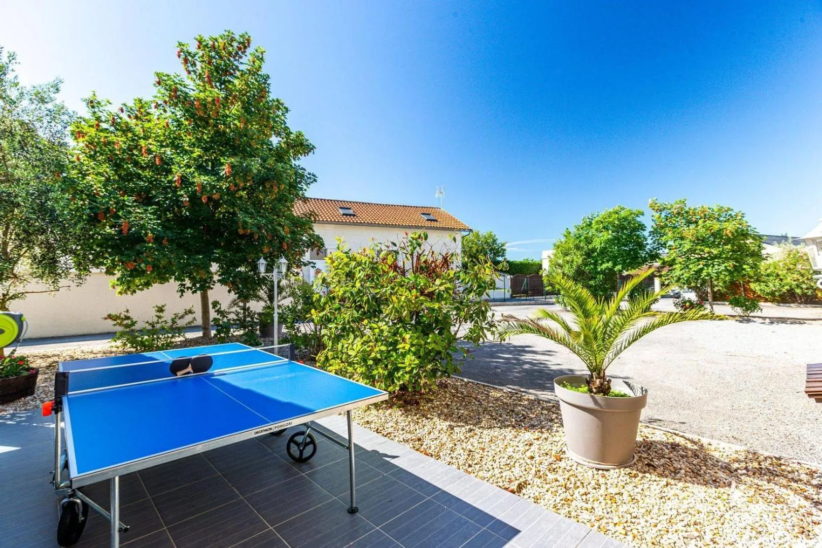 Parking in Logis Hôtel L'Oliveraie