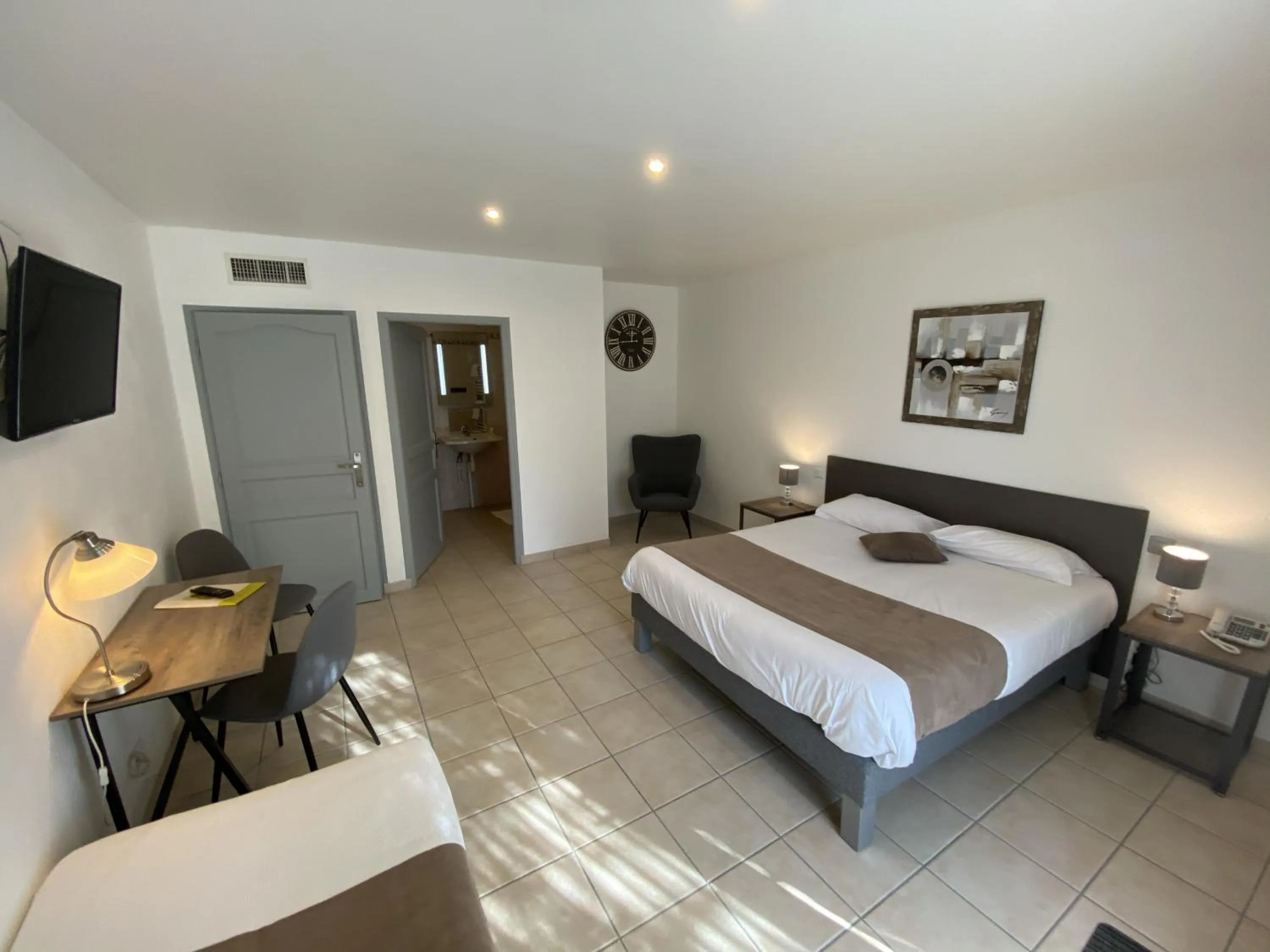 Bed in Logis Hôtel L'Oliveraie