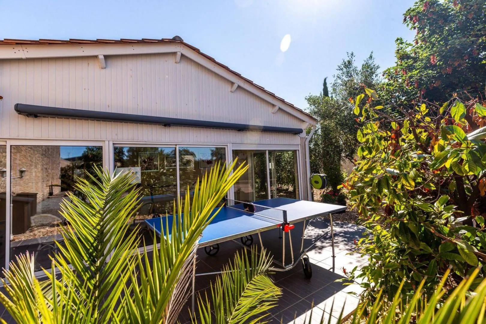 Table tennis in Logis Hôtel L'Oliveraie