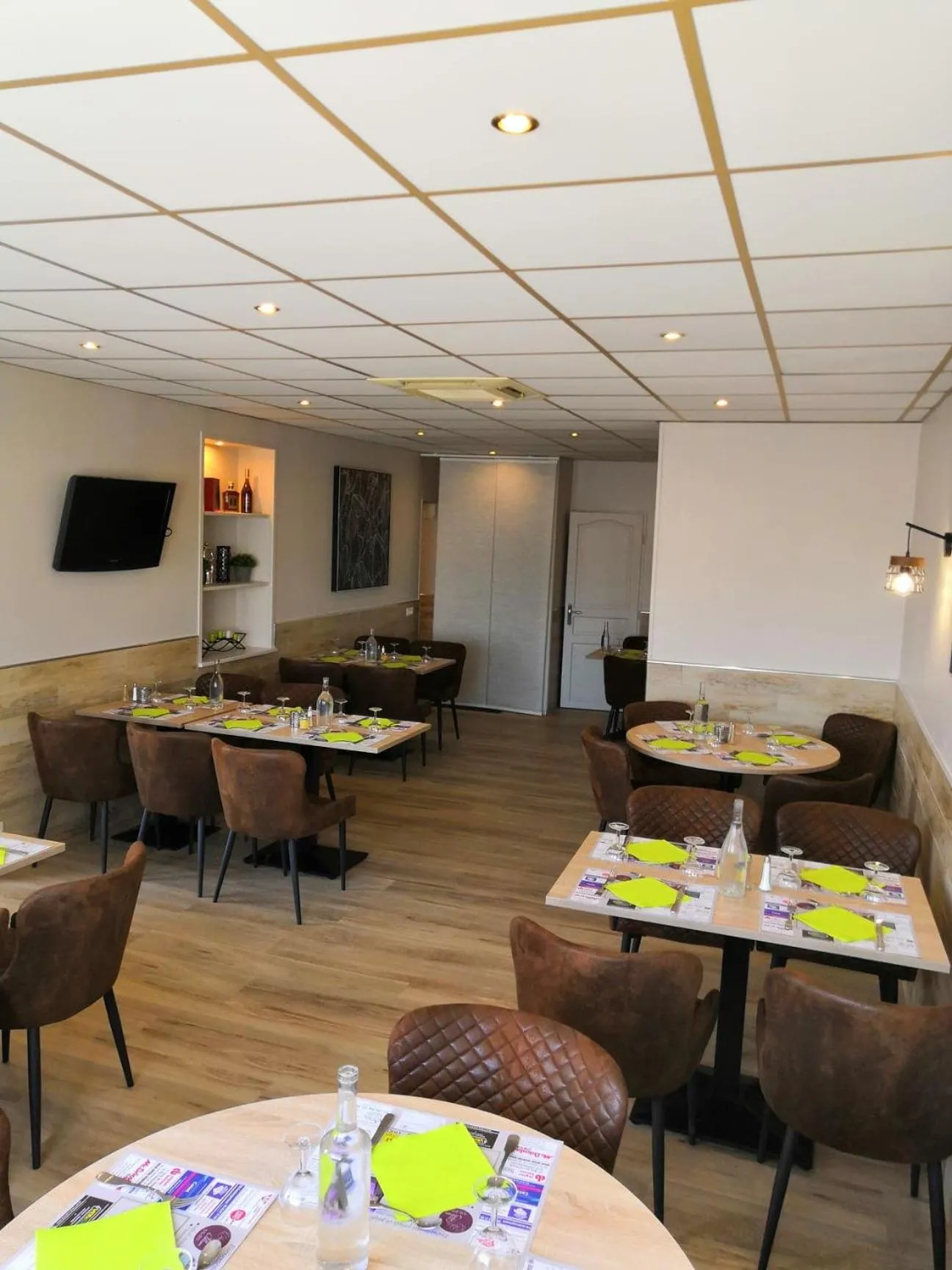 Restaurant/places to eat in Logis Hôtel L'Oliveraie