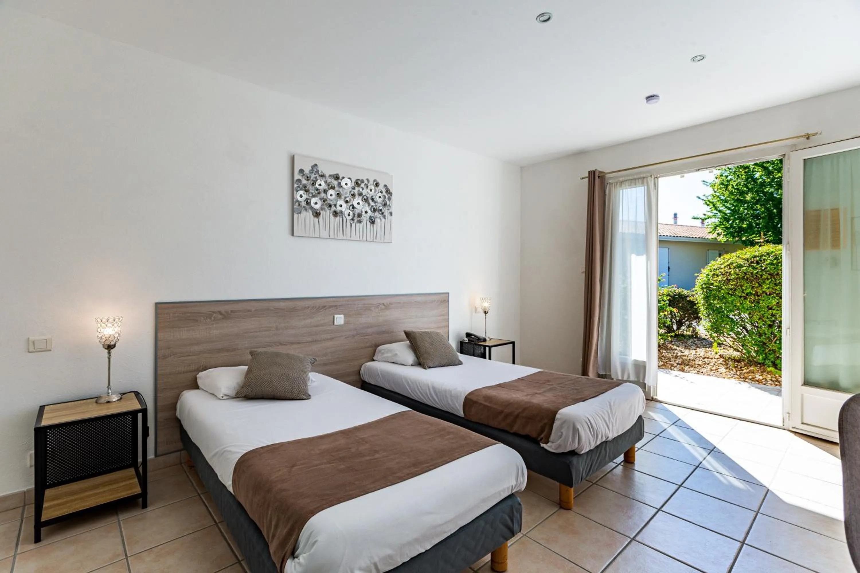 Bed in Logis Hôtel L'Oliveraie