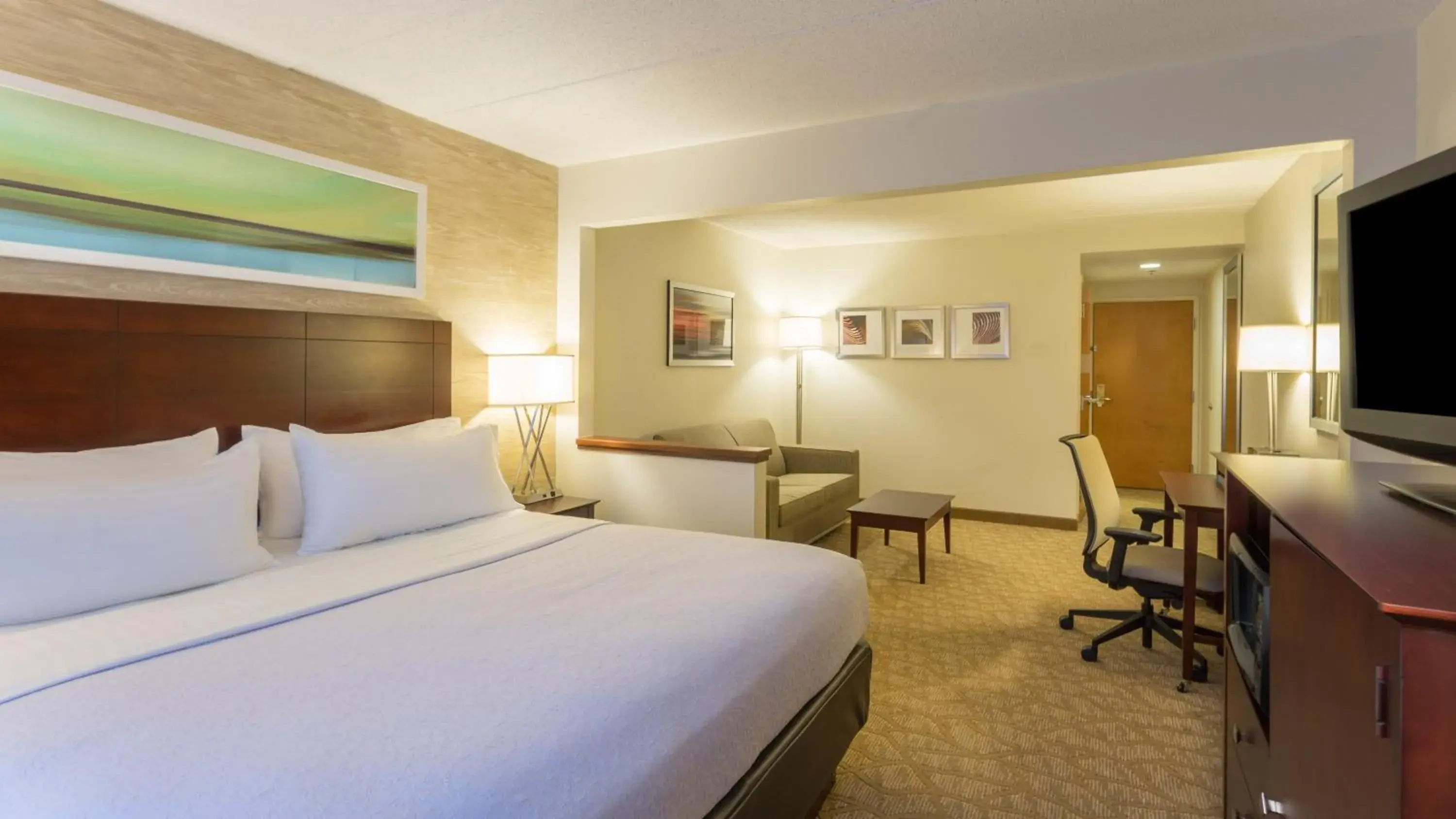 Standard Room in Holiday Inn Baltimore BWI Airport by IHG Standard Room in Holiday Inn Baltimore BWI Airport by IHG