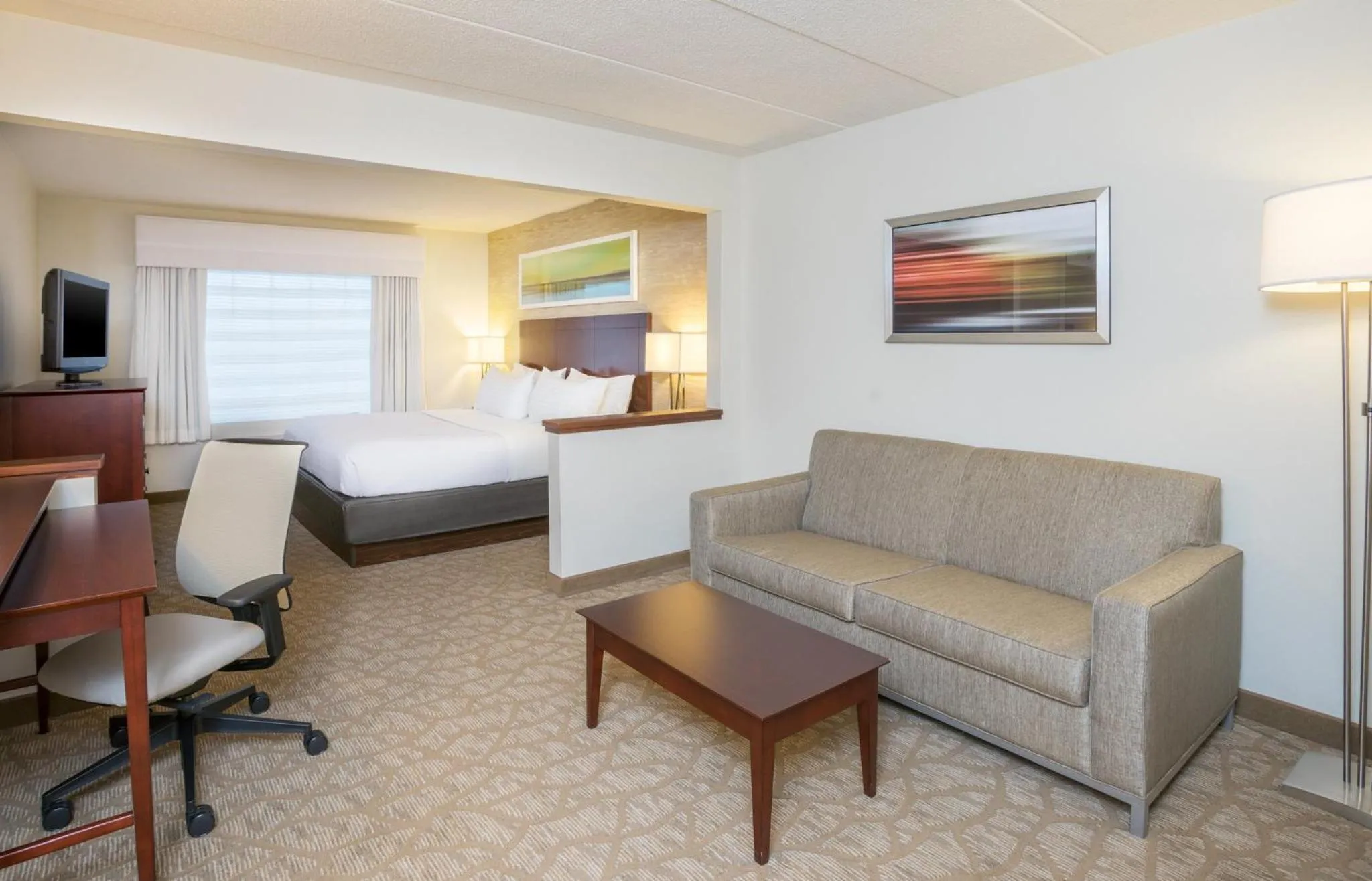 Photo of the whole room, Bed in Holiday Inn Baltimore BWI Airport by IHG