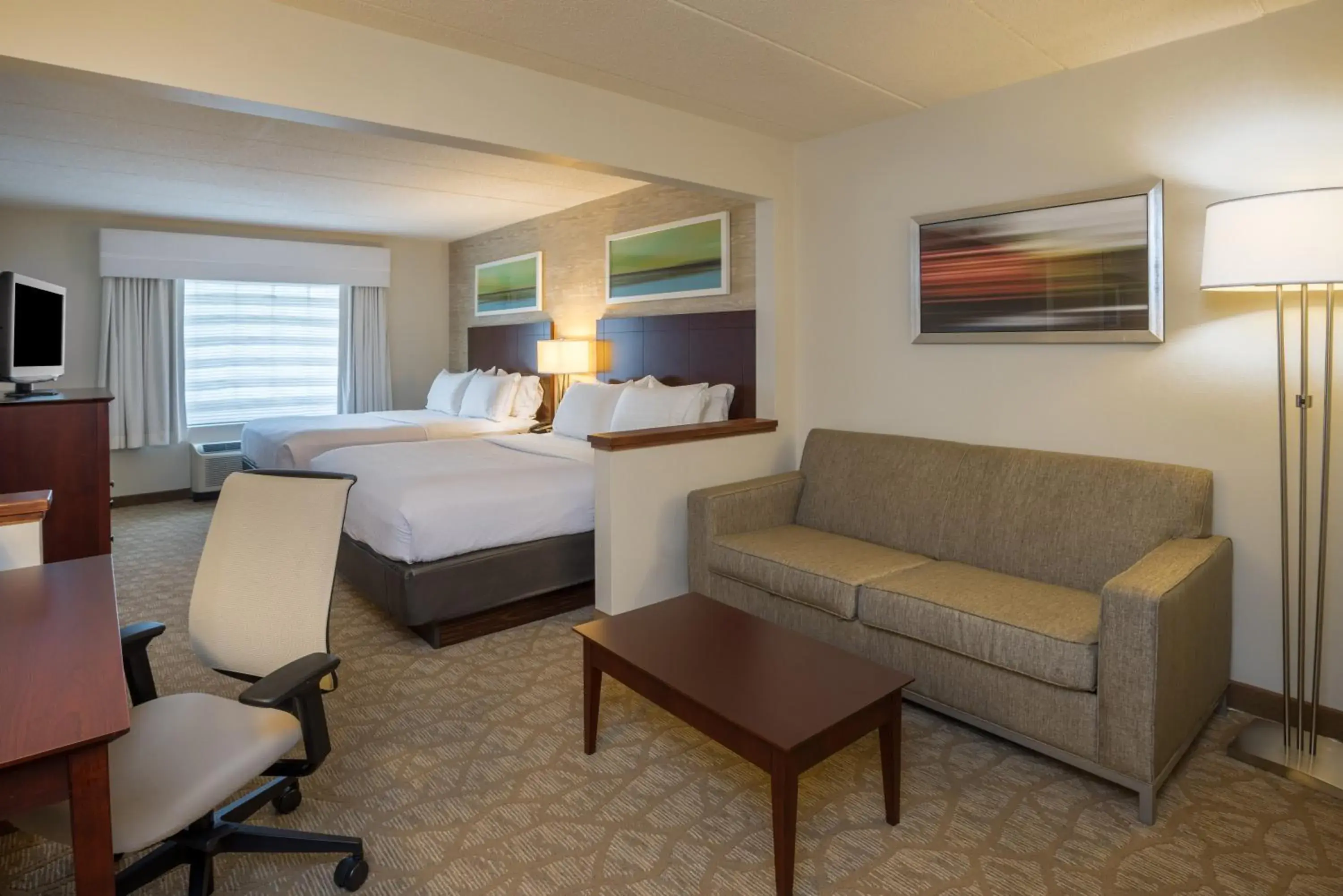 Premium Queen Room with Two Queen Beds in Holiday Inn Baltimore BWI Airport by IHG Premium Queen Room with Two Queen Beds in Holiday Inn Baltimore BWI Airport by IHG