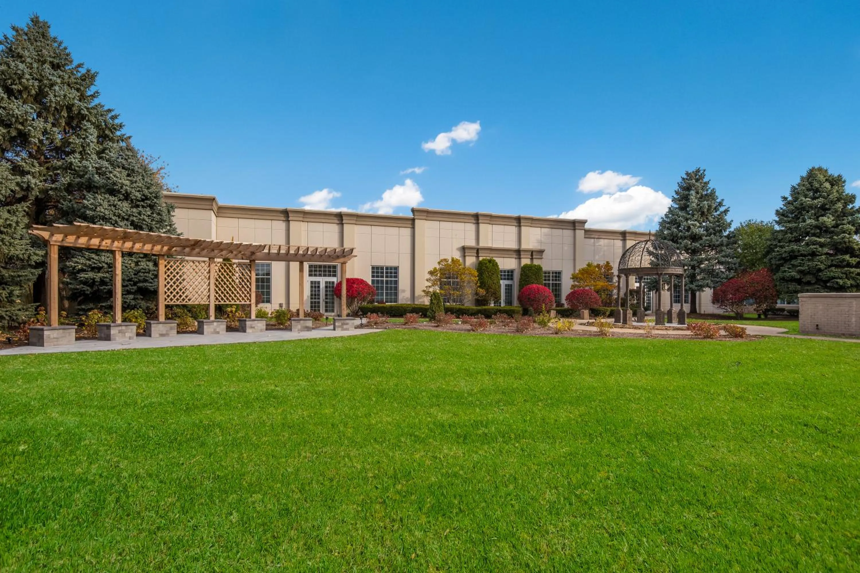 Garden in Clarion Hotel & Convention Center Joliet