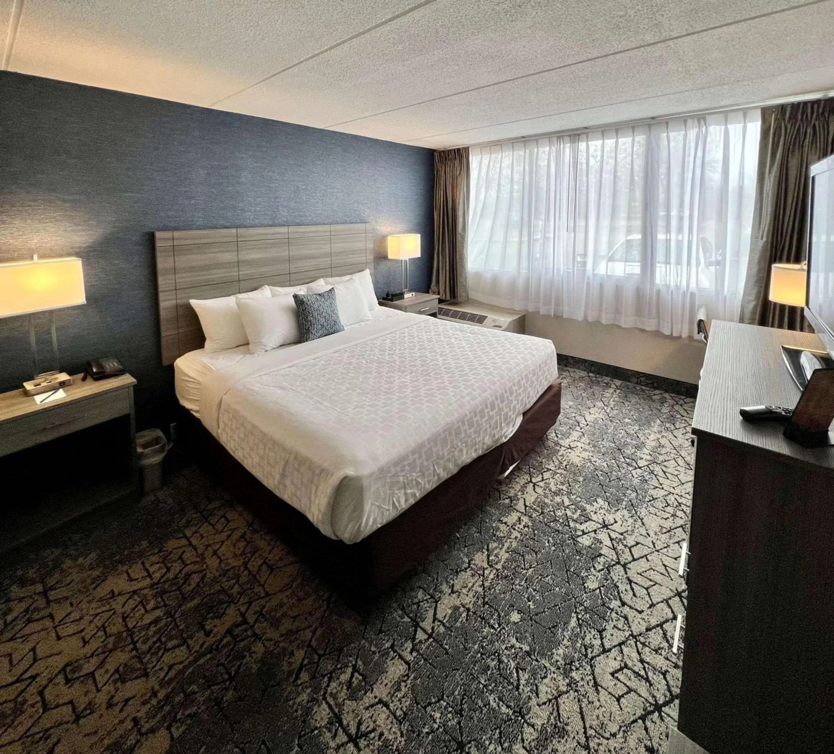 Bedroom, Bed in Clarion Hotel & Convention Center Joliet