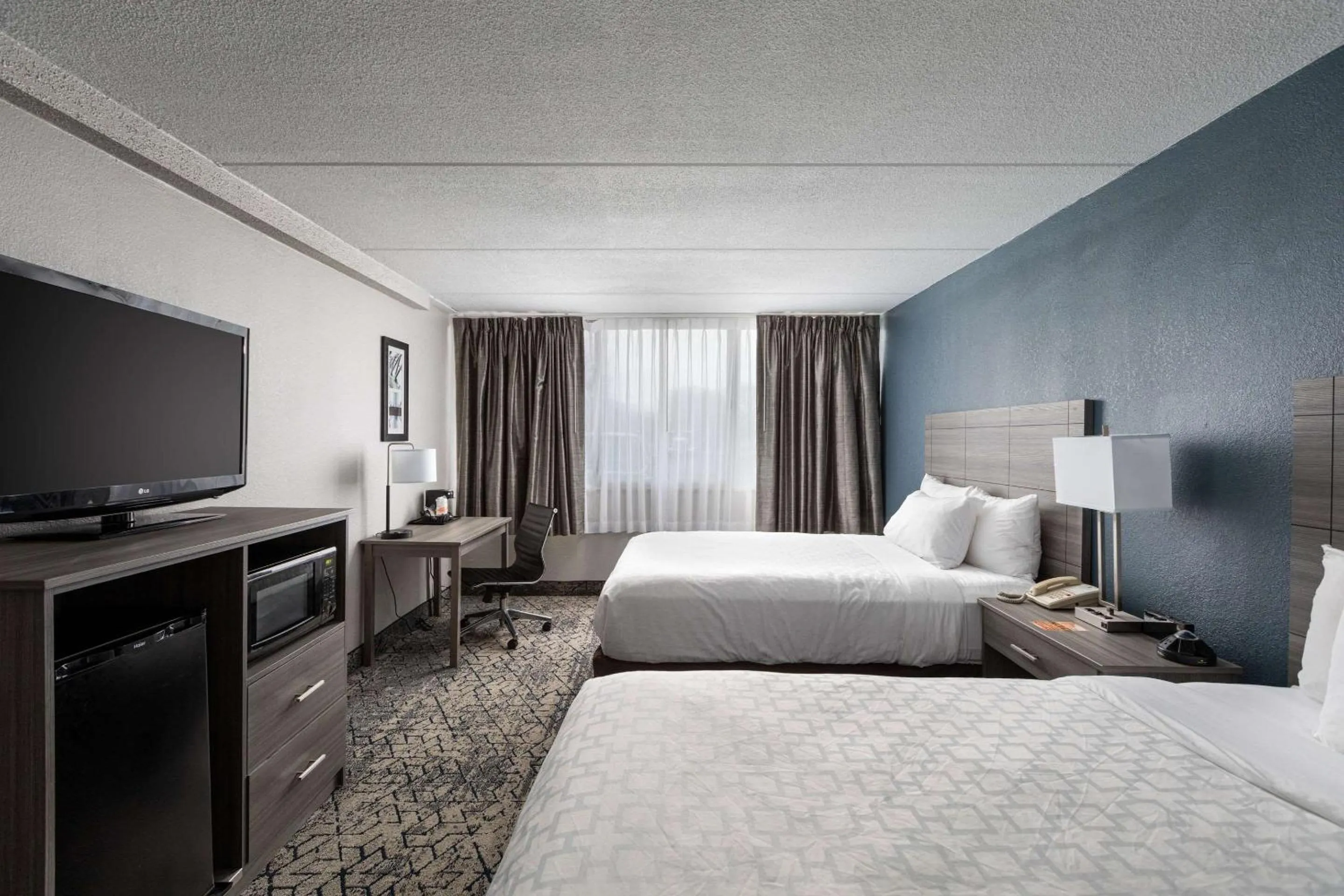 Bedroom, Bed in Clarion Hotel & Convention Center Joliet
