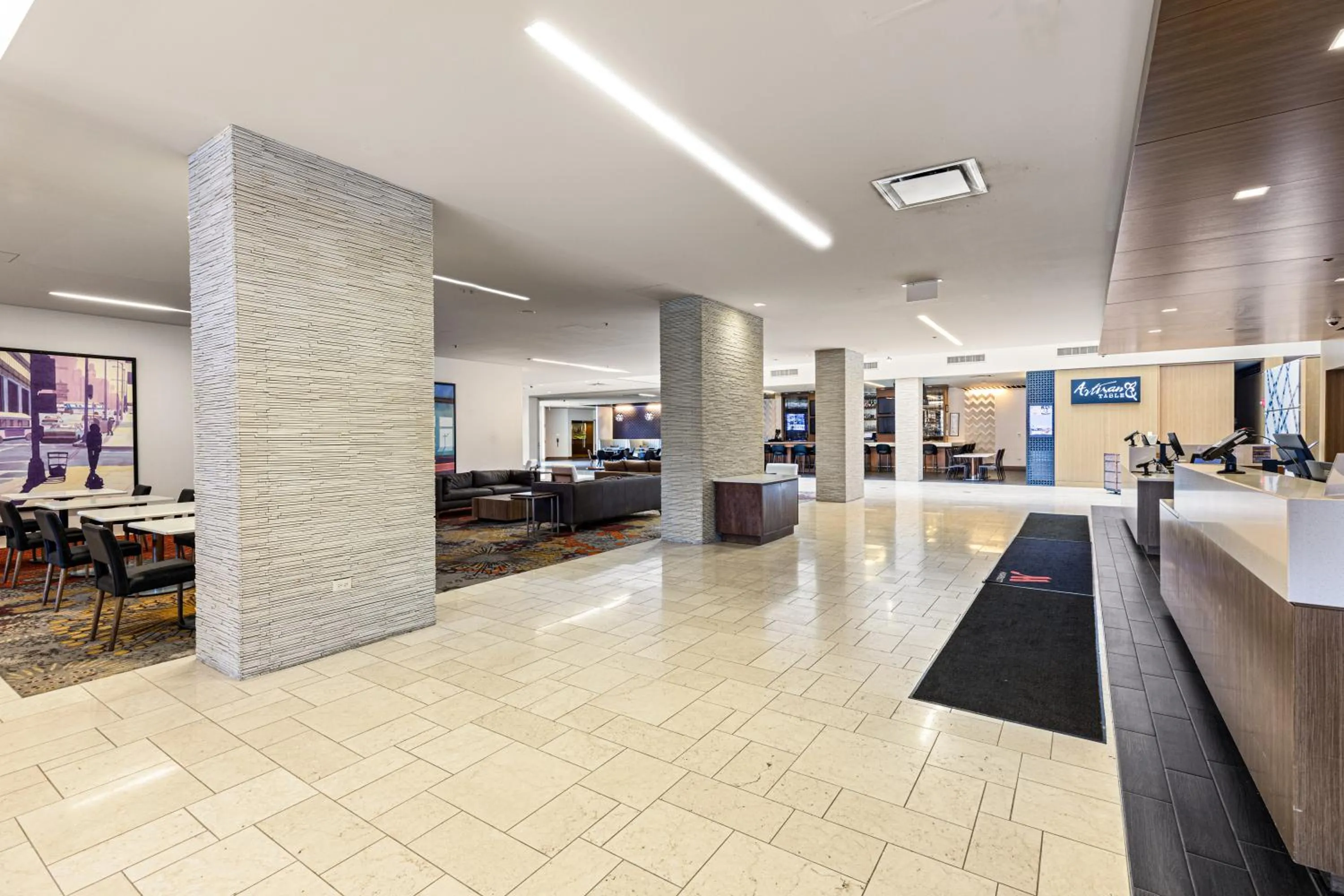 Lobby or reception in Chicago Marriott Naperville