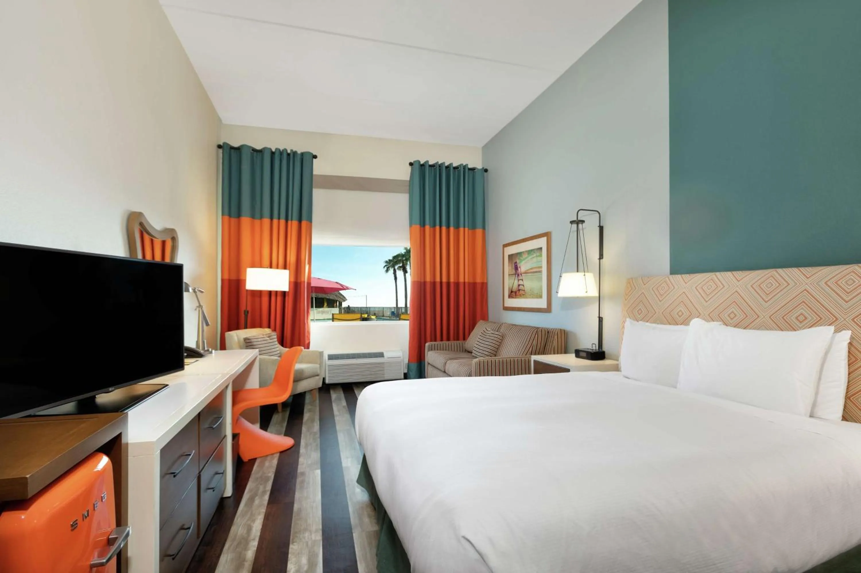 Bed in DoubleTree by Hilton Galveston Beach