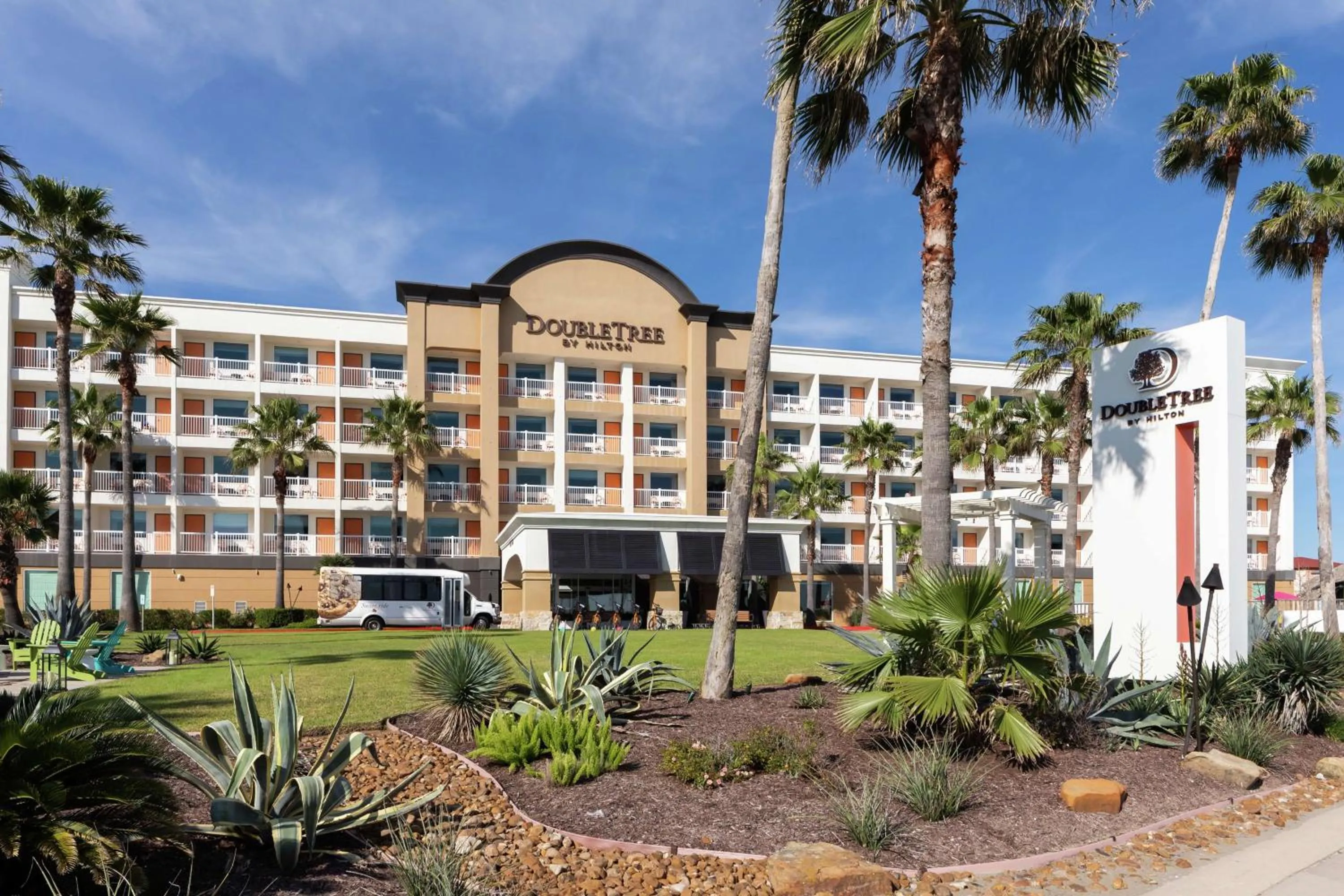 Property building in DoubleTree by Hilton Galveston Beach