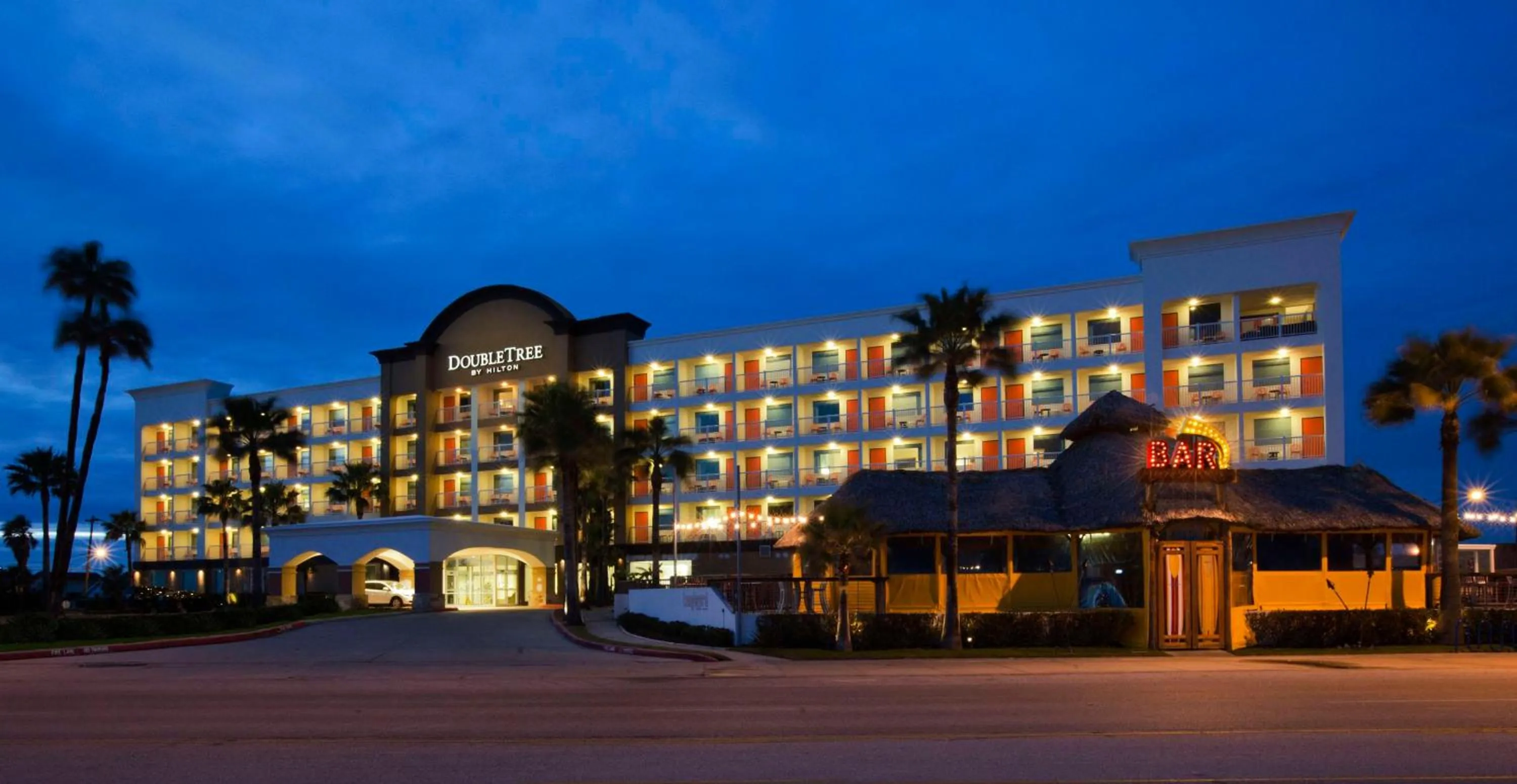 Property building in DoubleTree by Hilton Galveston Beach