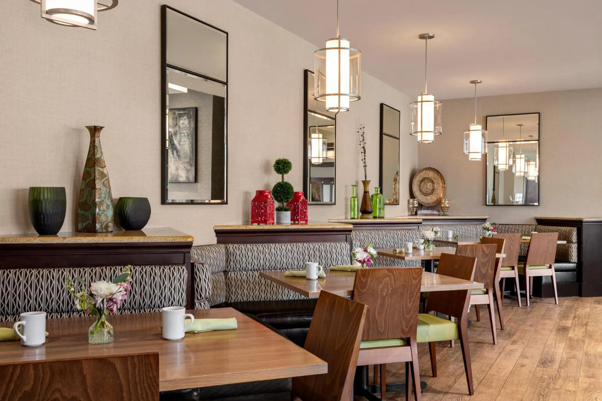 Restaurant/places to eat in Holiday Inn Saratoga Springs by IHG