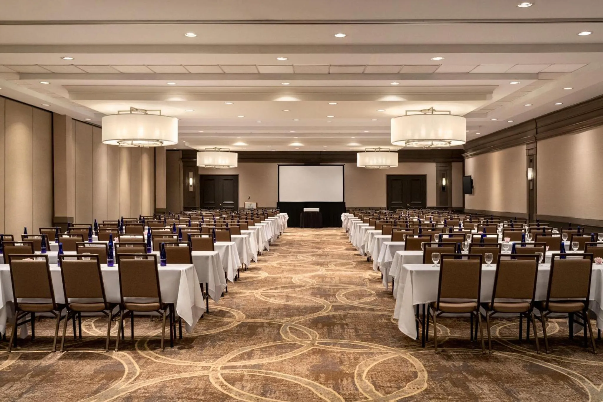 Meeting/conference room in Holiday Inn Saratoga Springs by IHG
