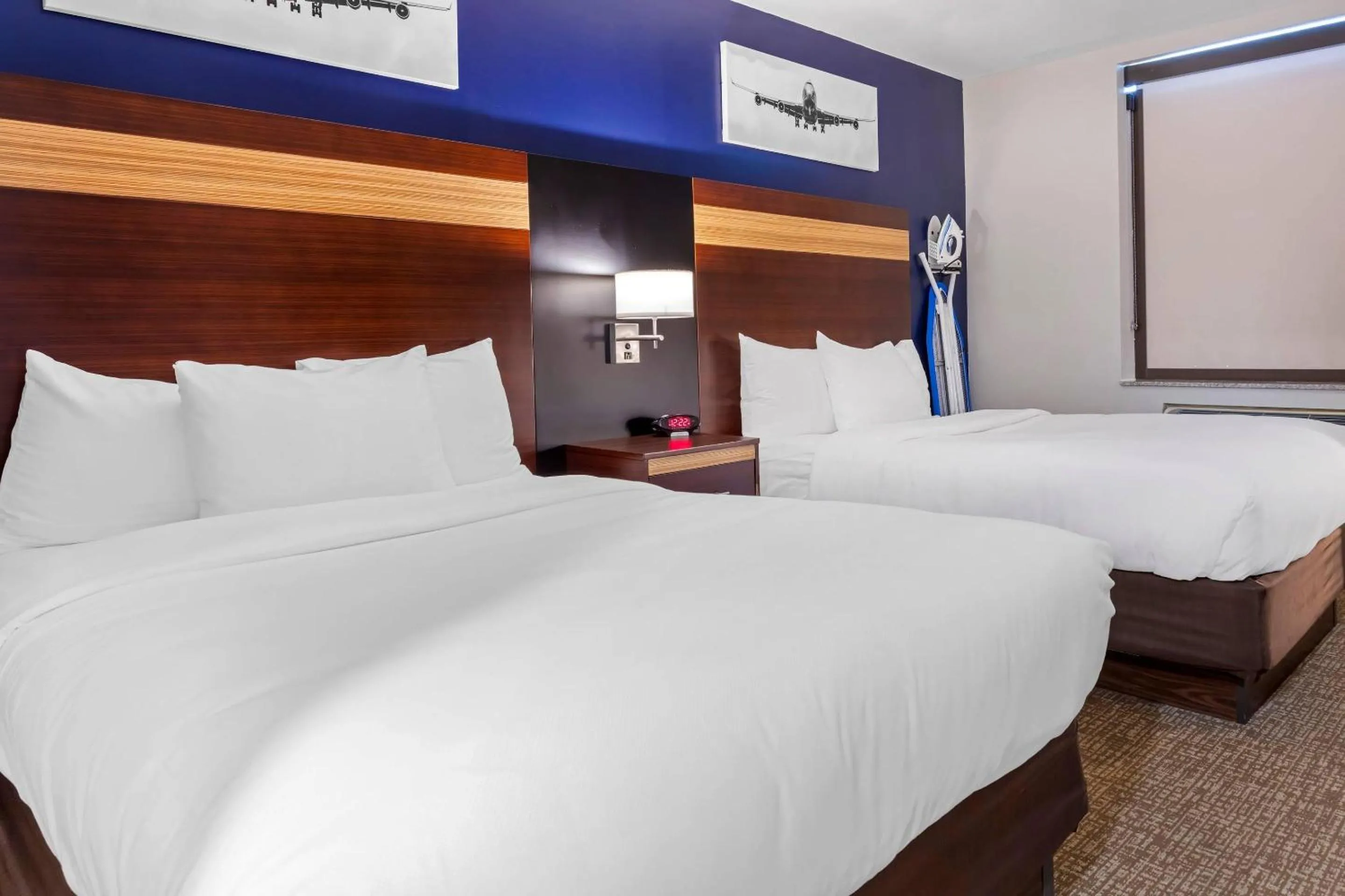 Bedroom, Bed in Avion Inn Near LGA Airport, an Ascend Collection Hotel